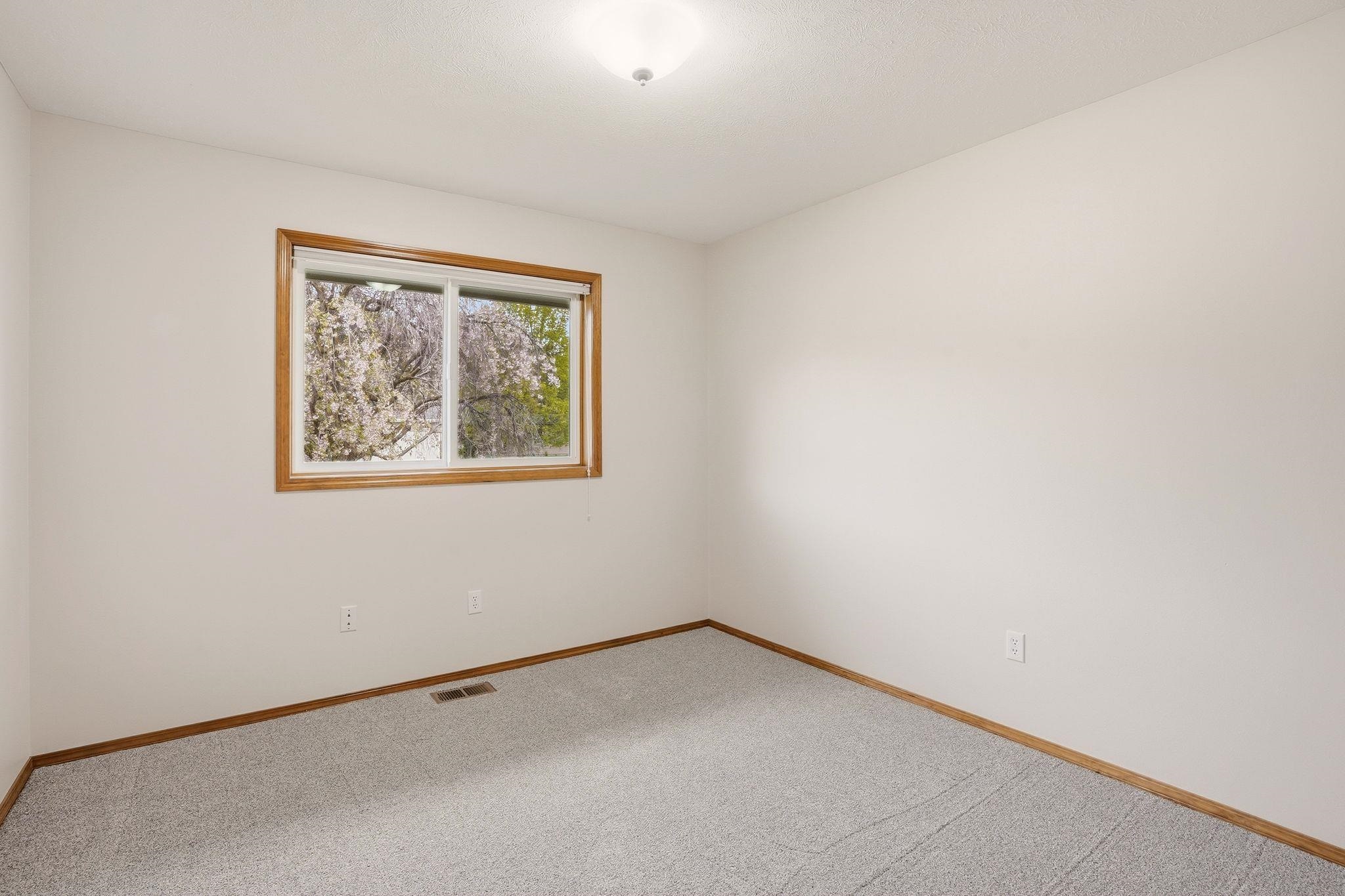 10811 N Danbury St - Photo 28