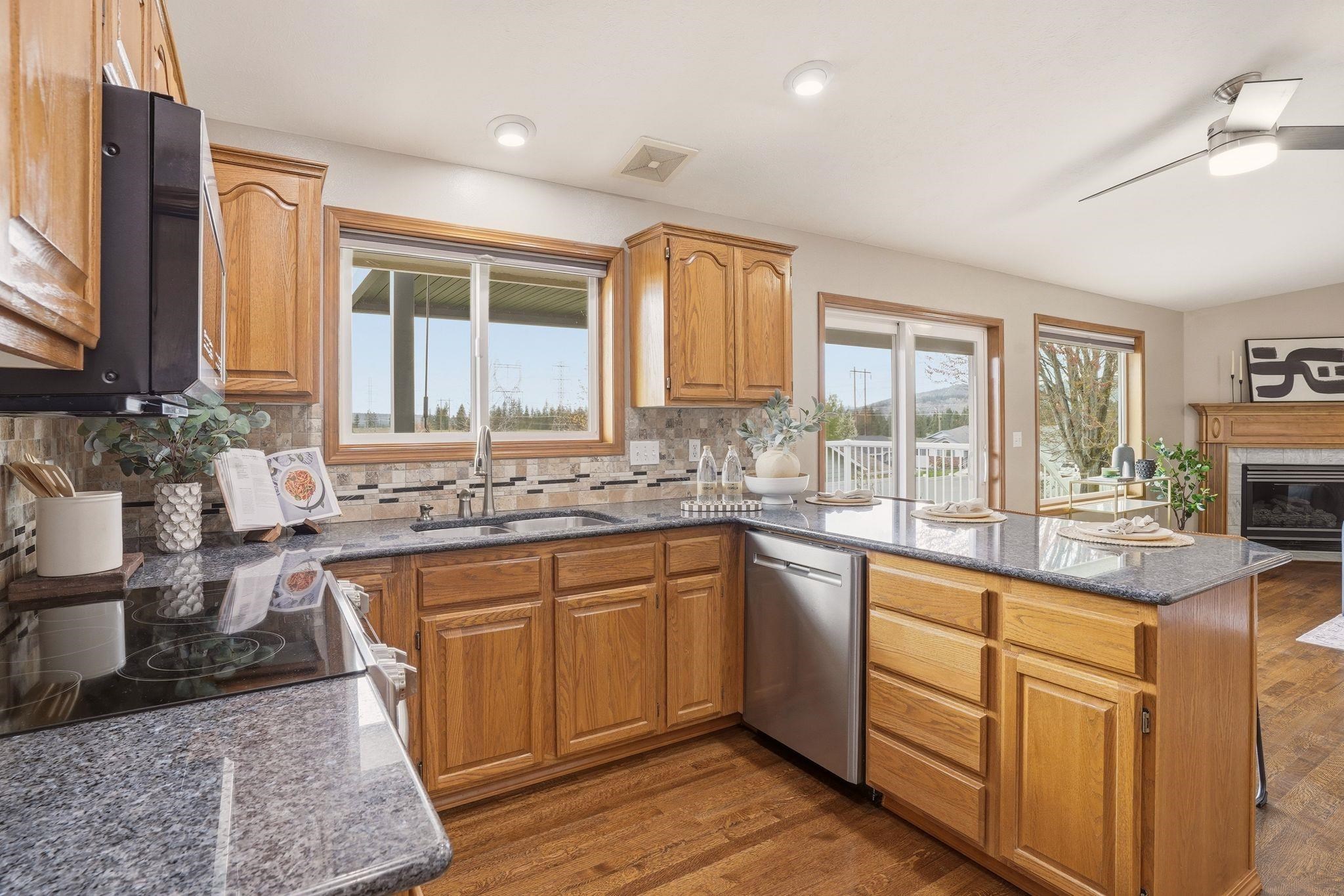 10811 N Danbury St - Photo 5