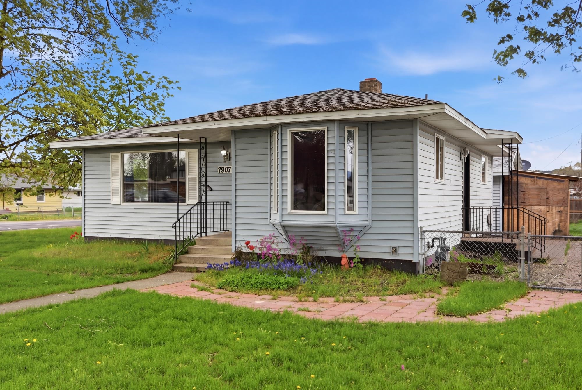 7907 E Indiana Ave - Photo 2