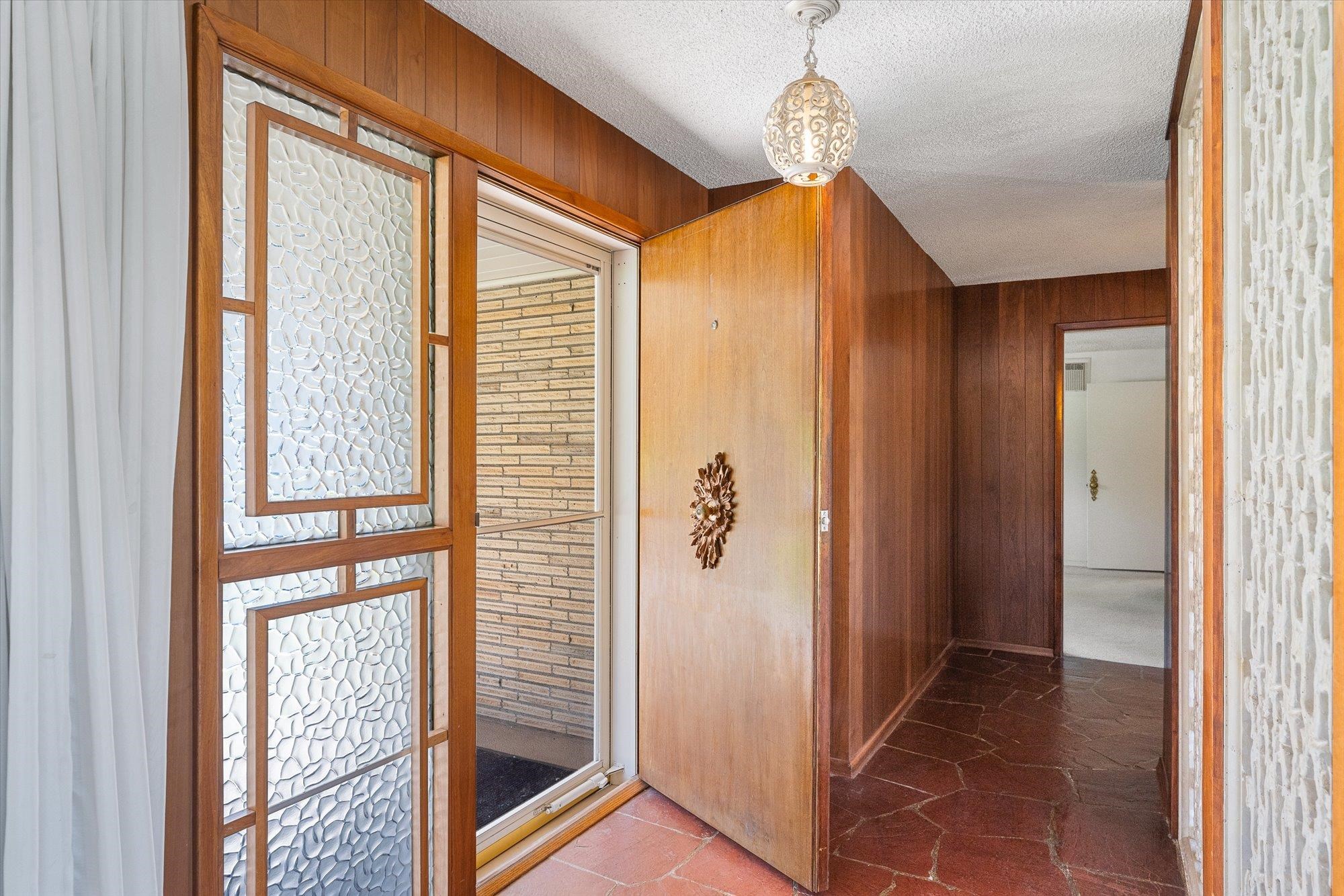 608 S G St - Photo 3