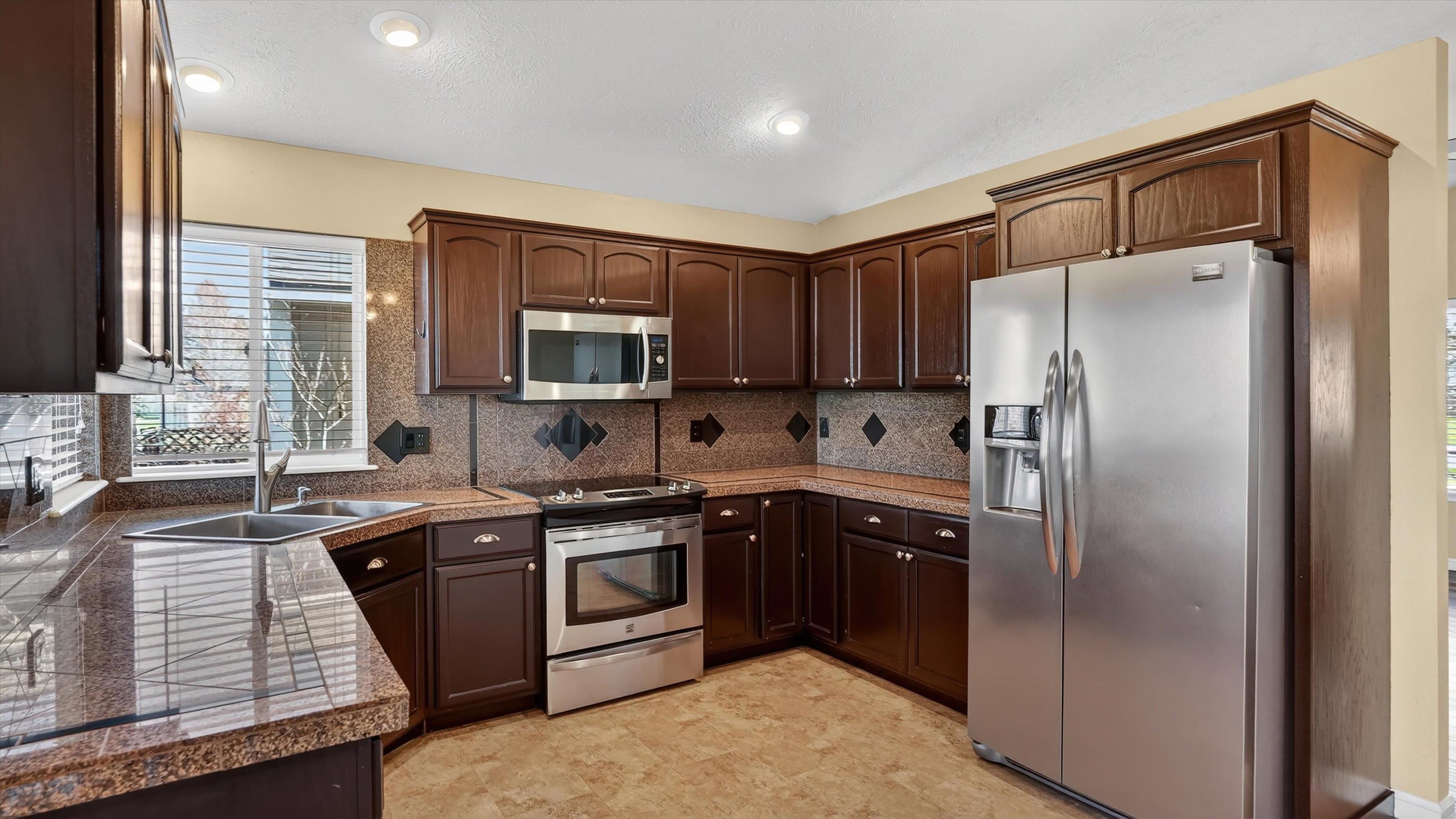 17925 N Colton Ct - Photo 11