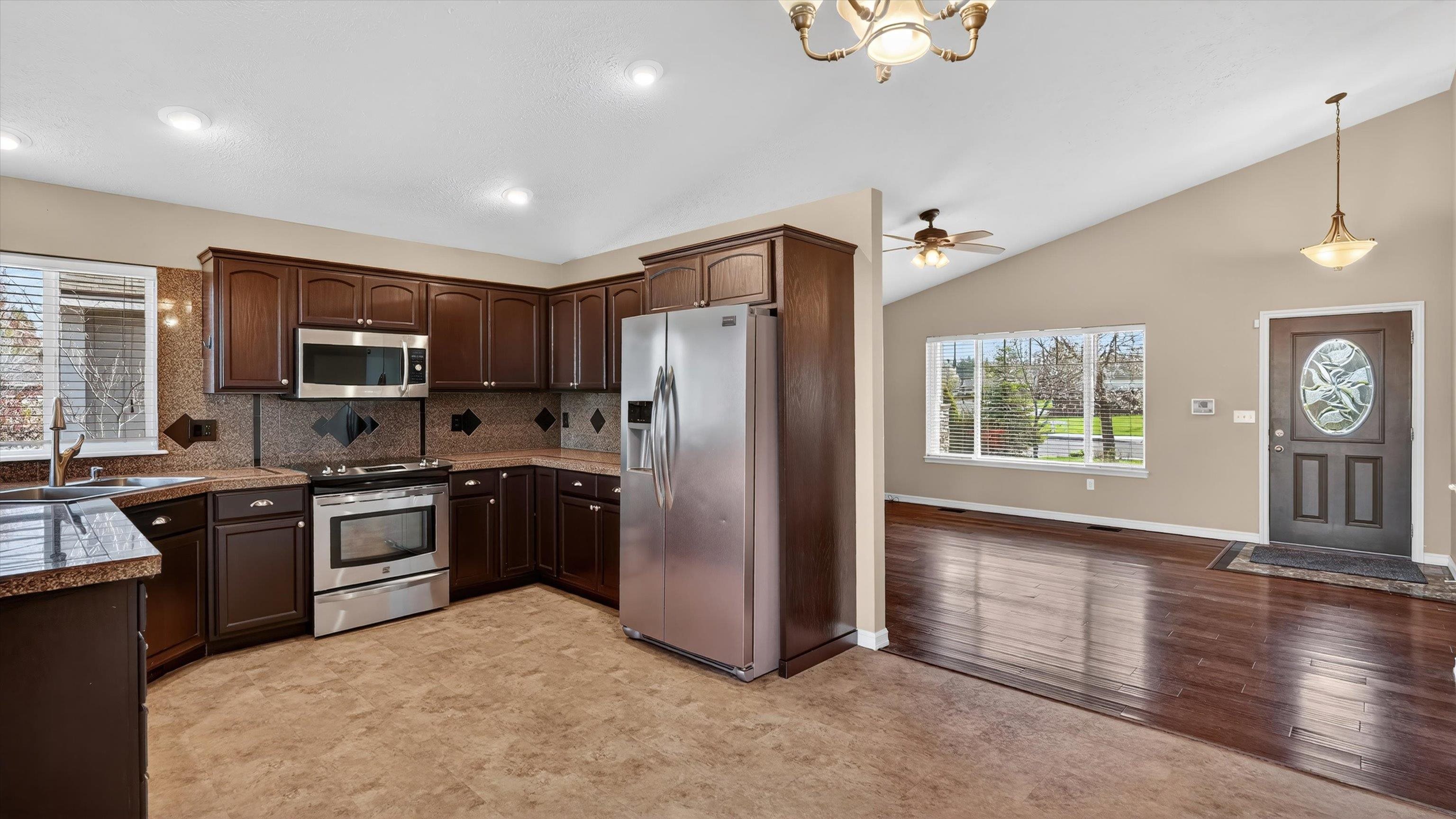 17925 N Colton Ct - Photo 10