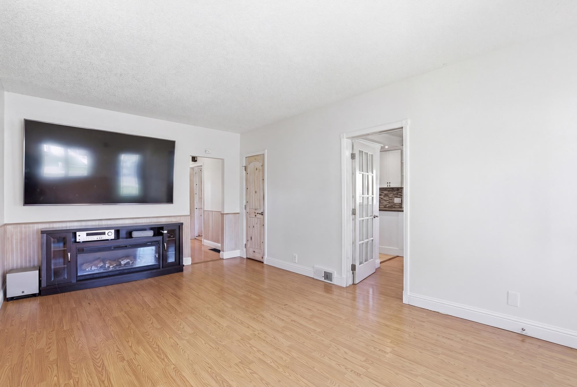 1634 E Providence Ave - Photo 4