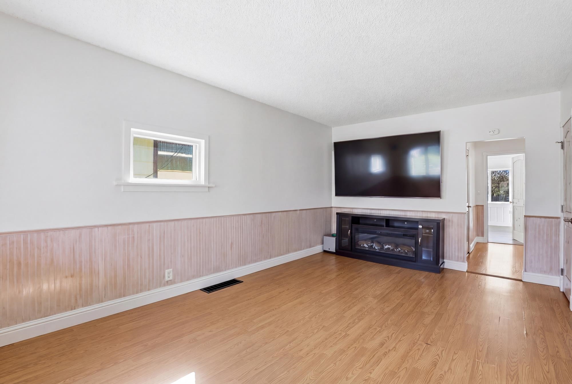 1634 E Providence Ave - Photo 5