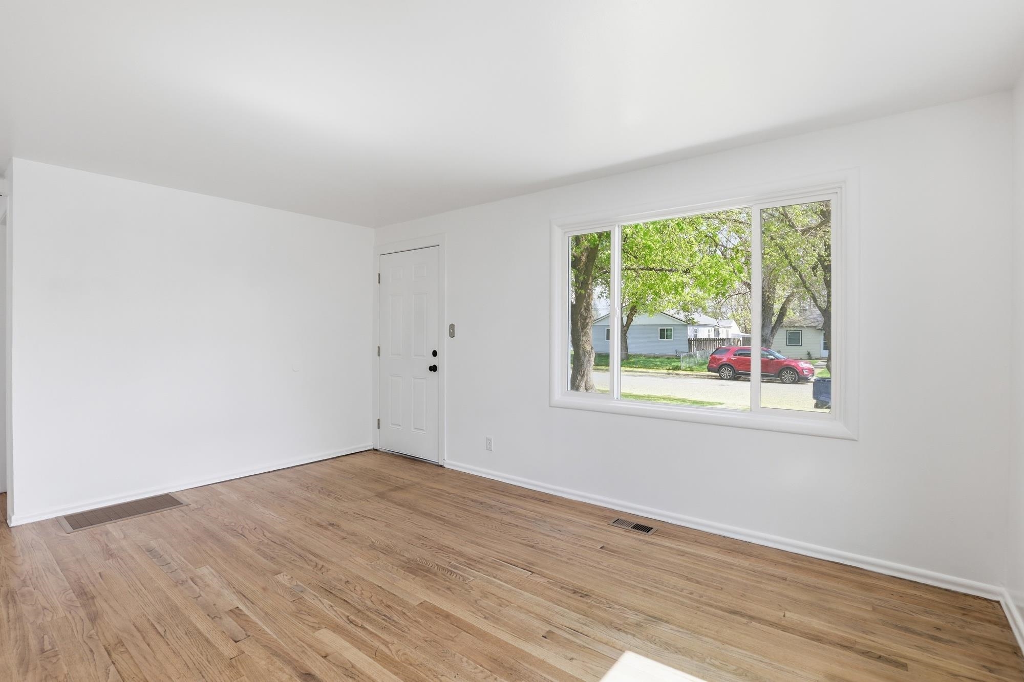 5729 N Lindeke St - Photo 6