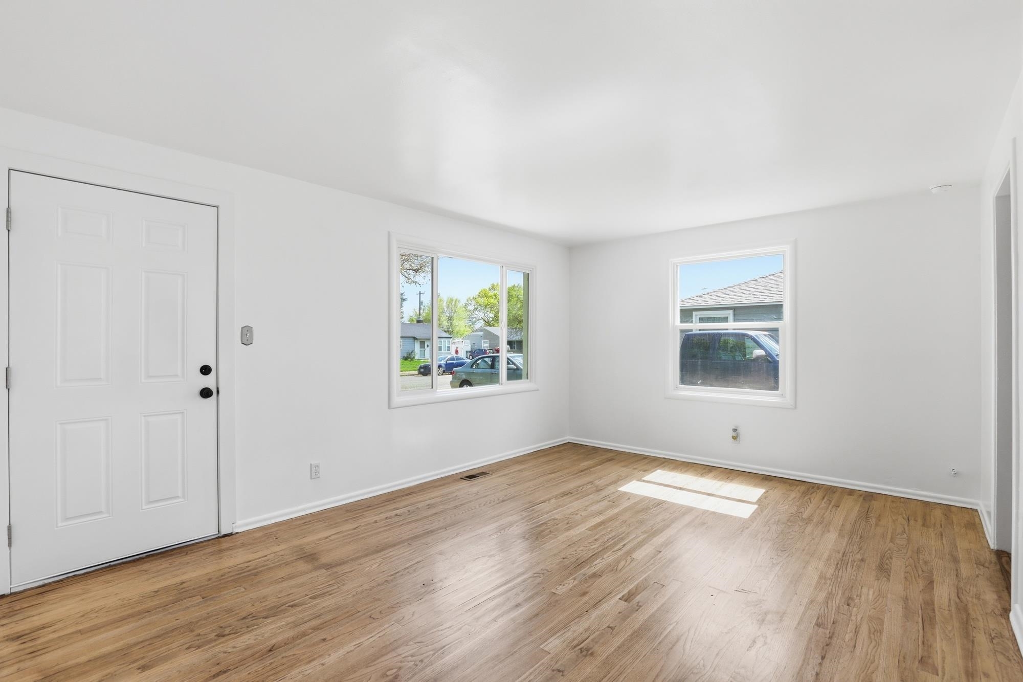 5729 N Lindeke St - Photo 7