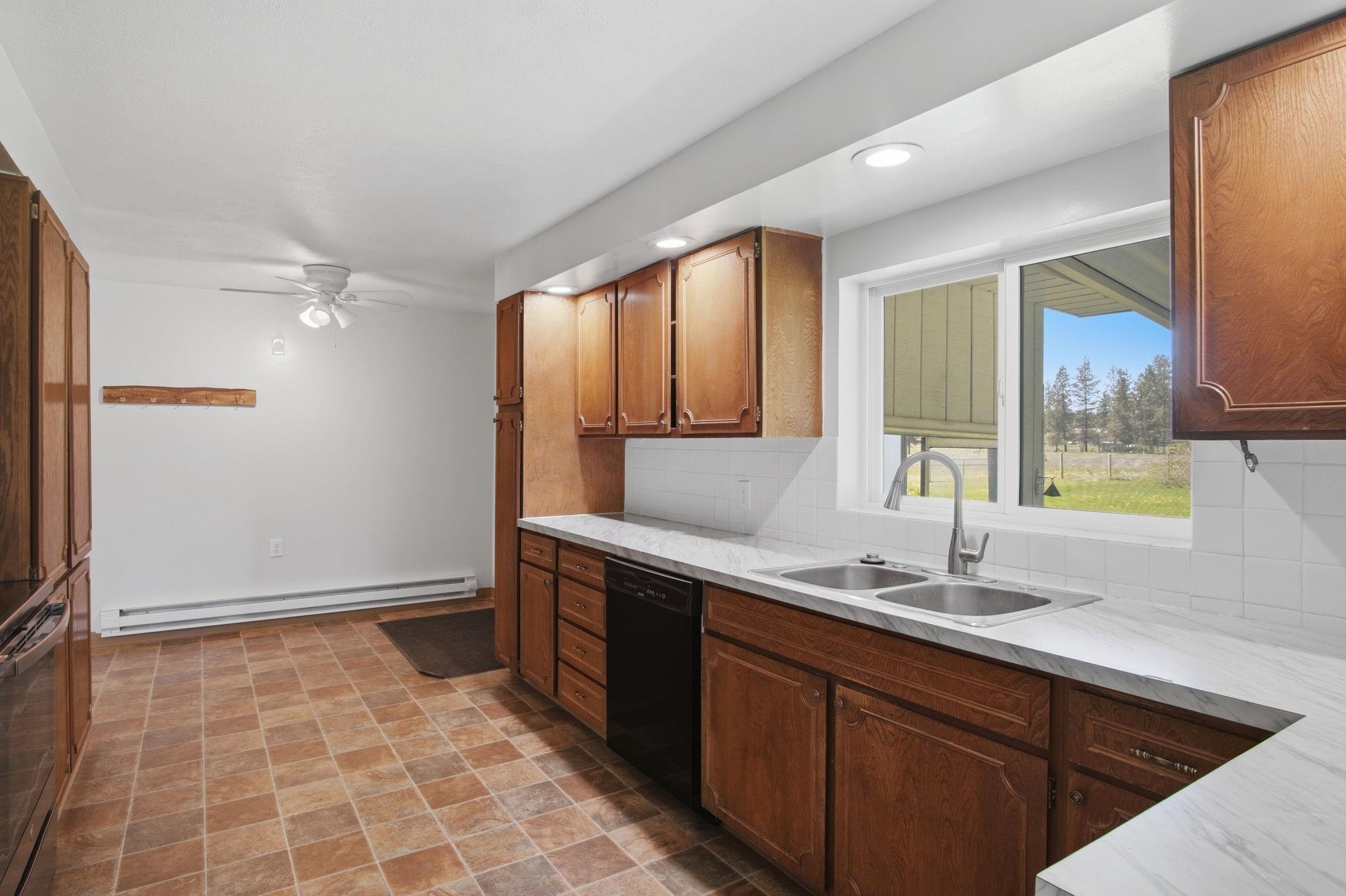 8118 S Spotted Rd - Photo 2