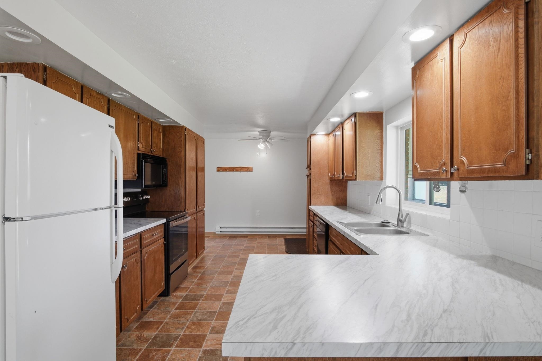 8118 S Spotted Rd - Photo 3