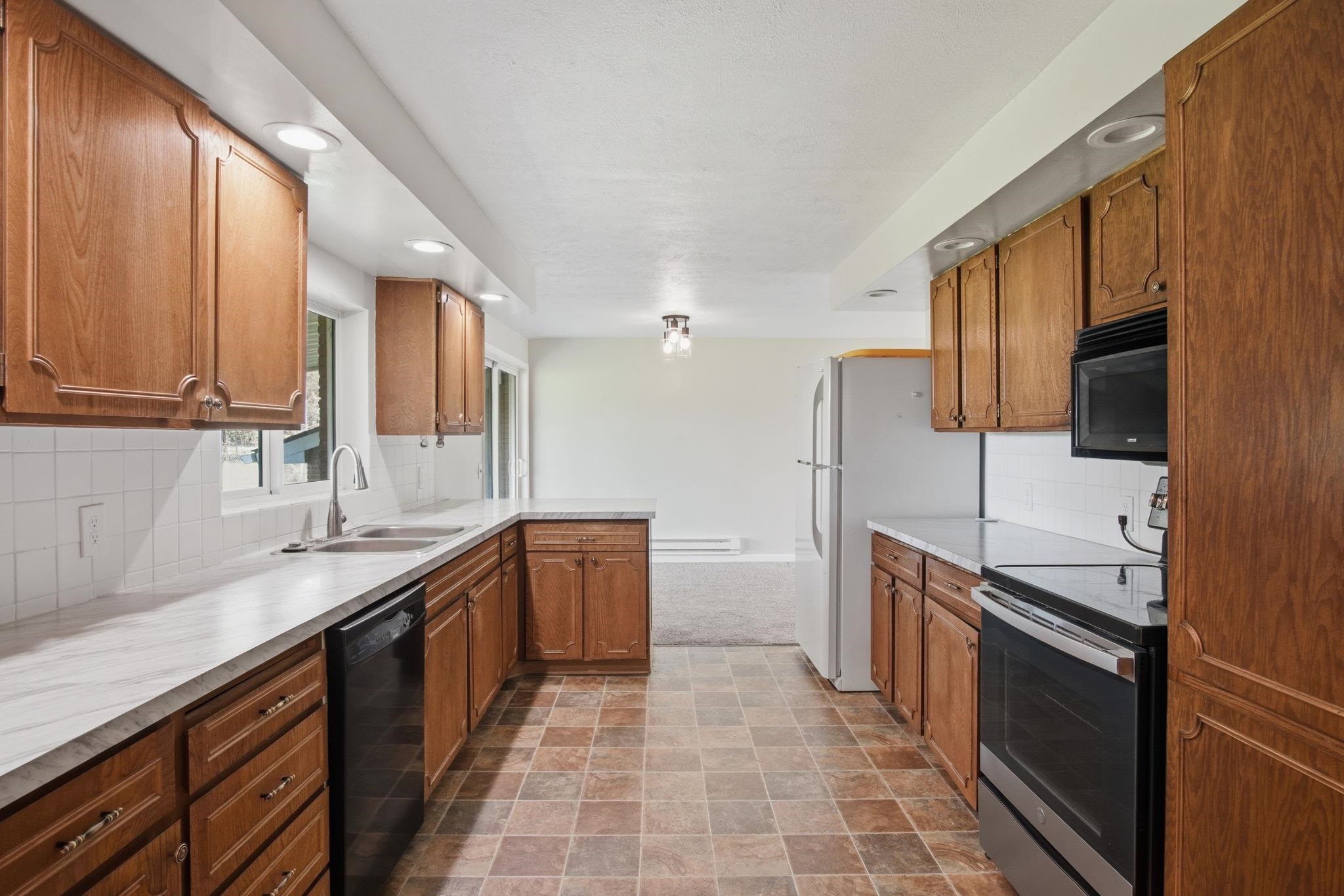 8118 S Spotted Rd - Photo 4