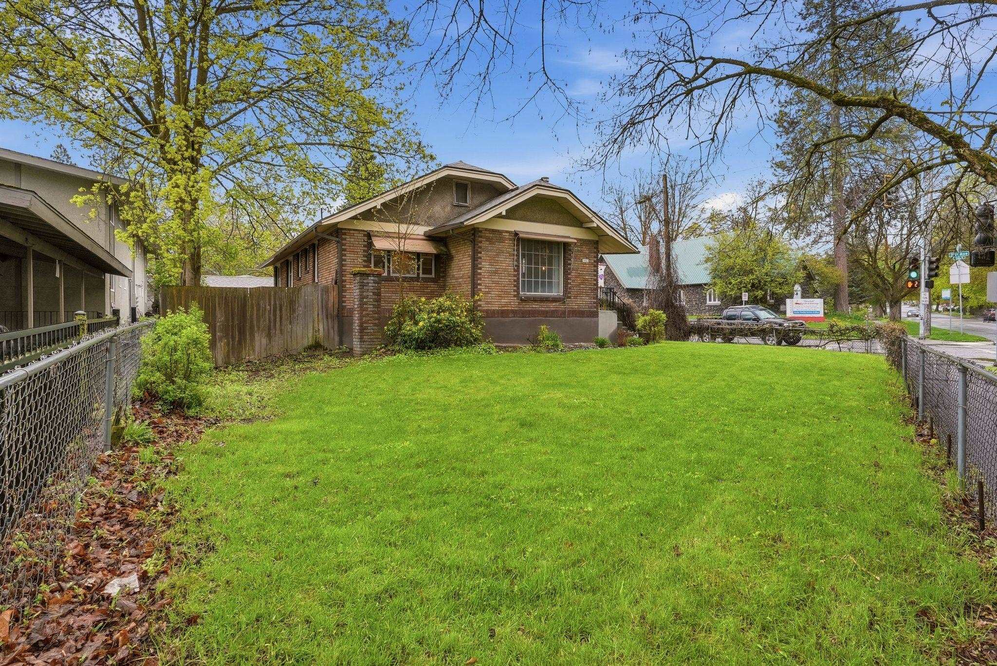 2423 S Grand Blvd - Photo 2