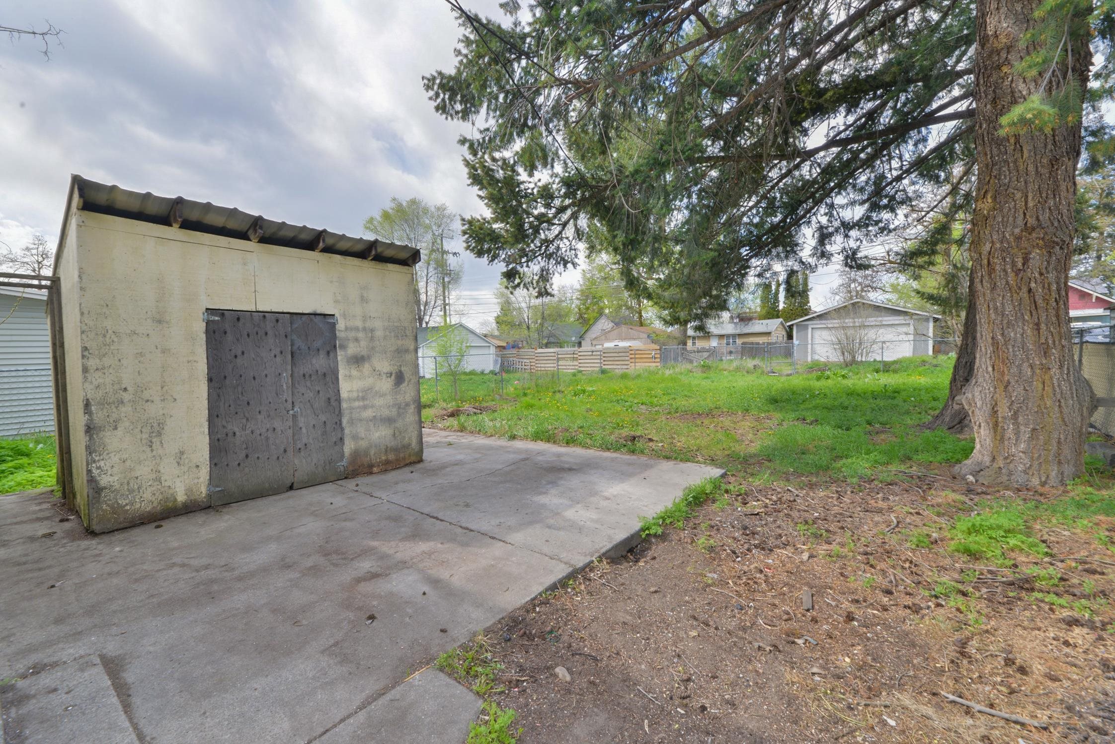 1823 E 5th Ave - Photo 3
