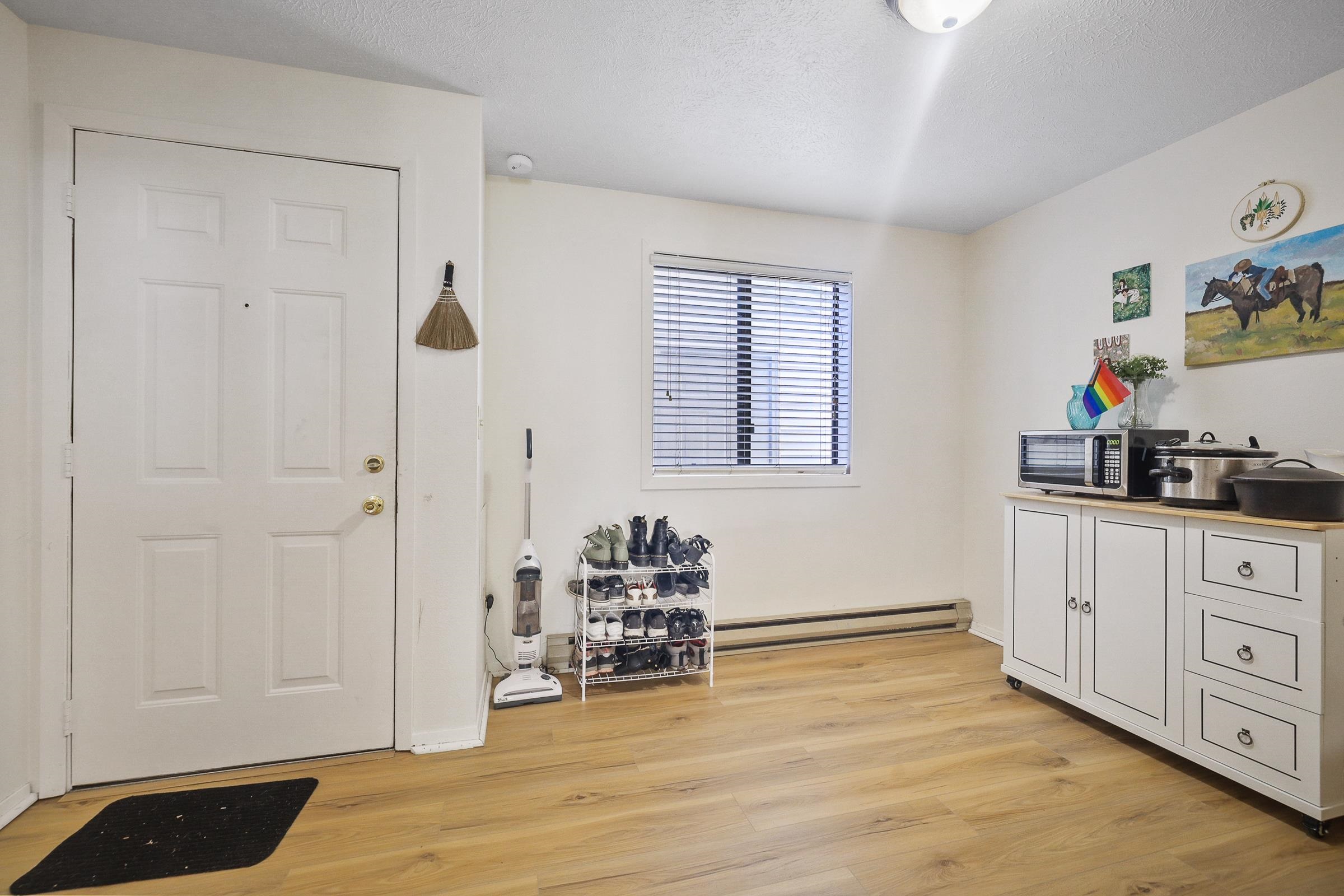 1113 W 10th Ave - Photo 3