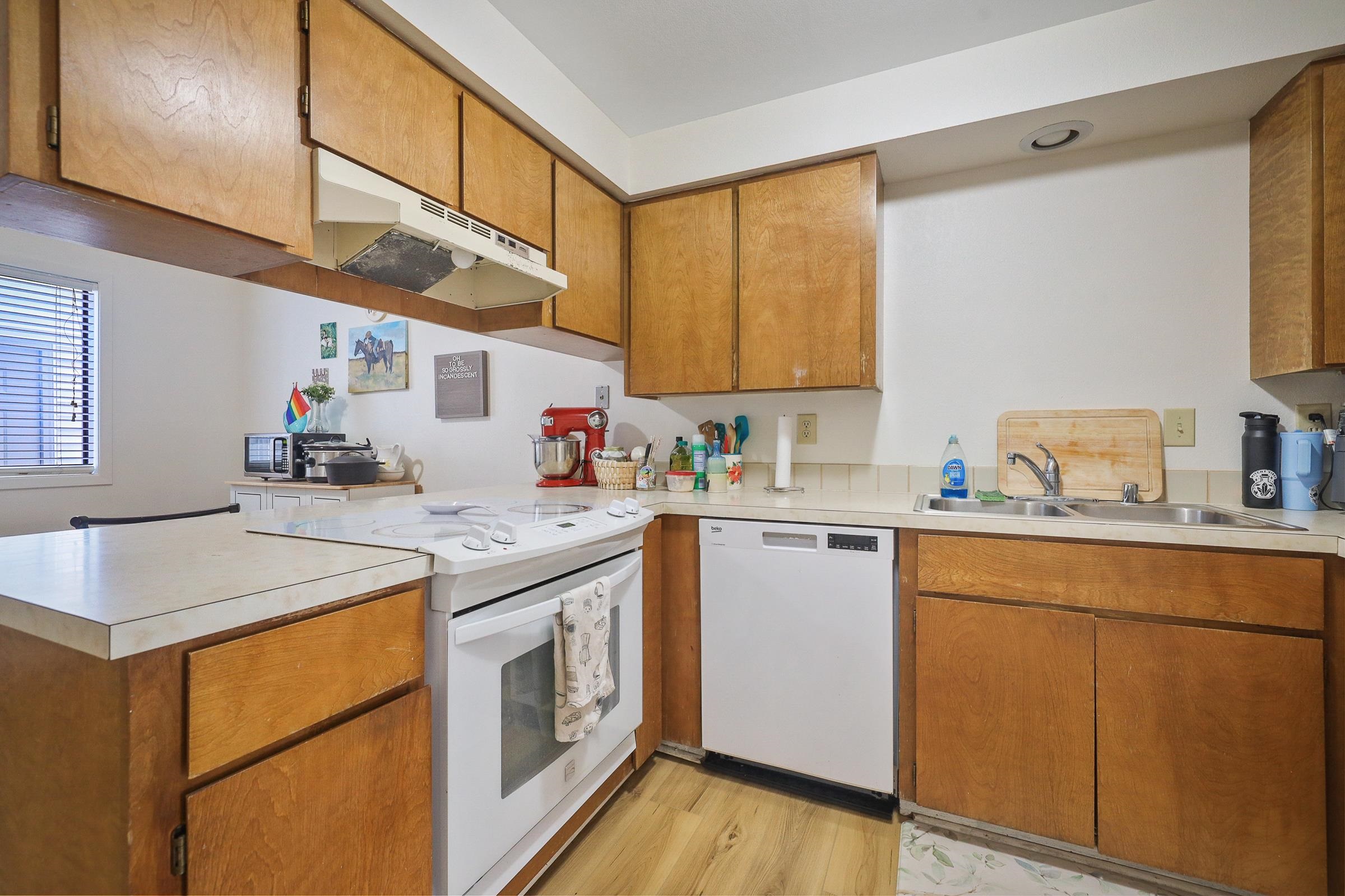 1113 W 10th Ave - Photo 5