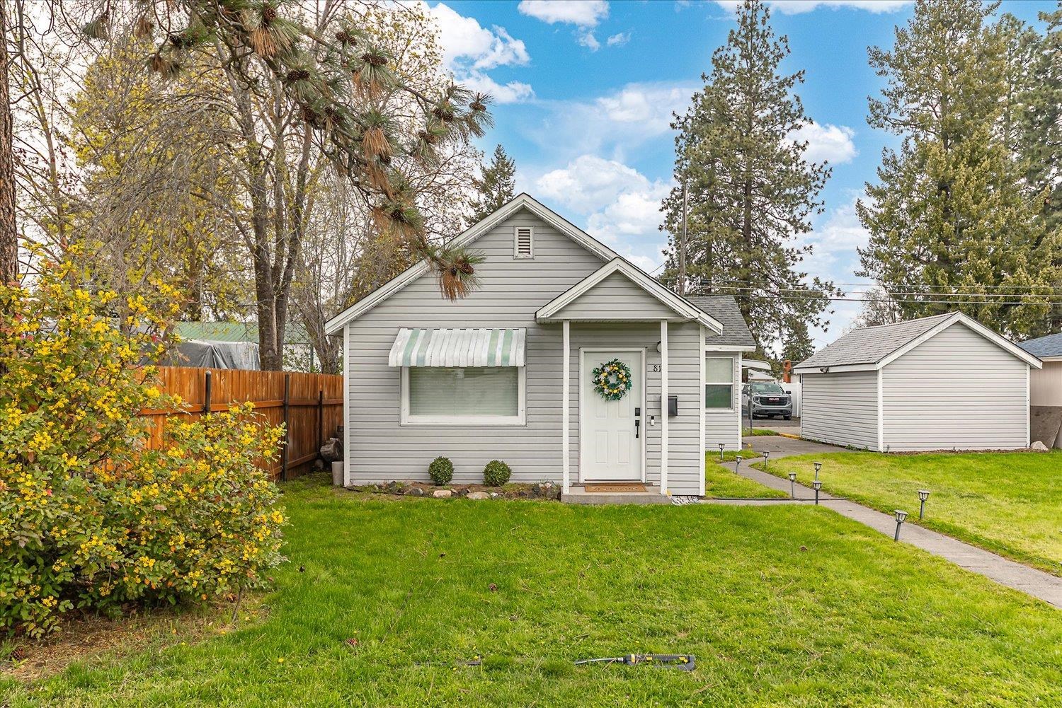 811 E Everett Ave - Photo 1