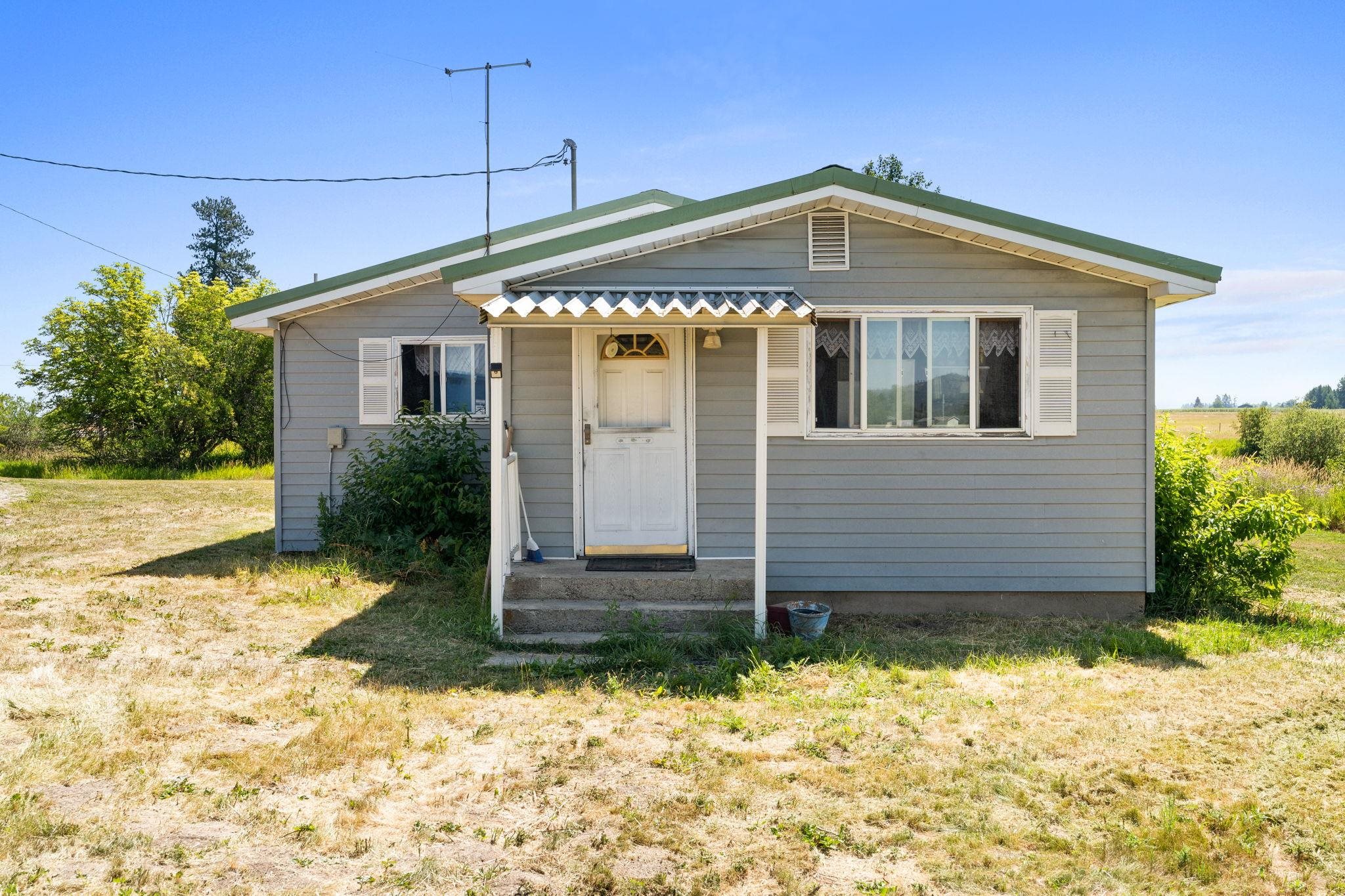 4616 S Highway 395 - Photo 1