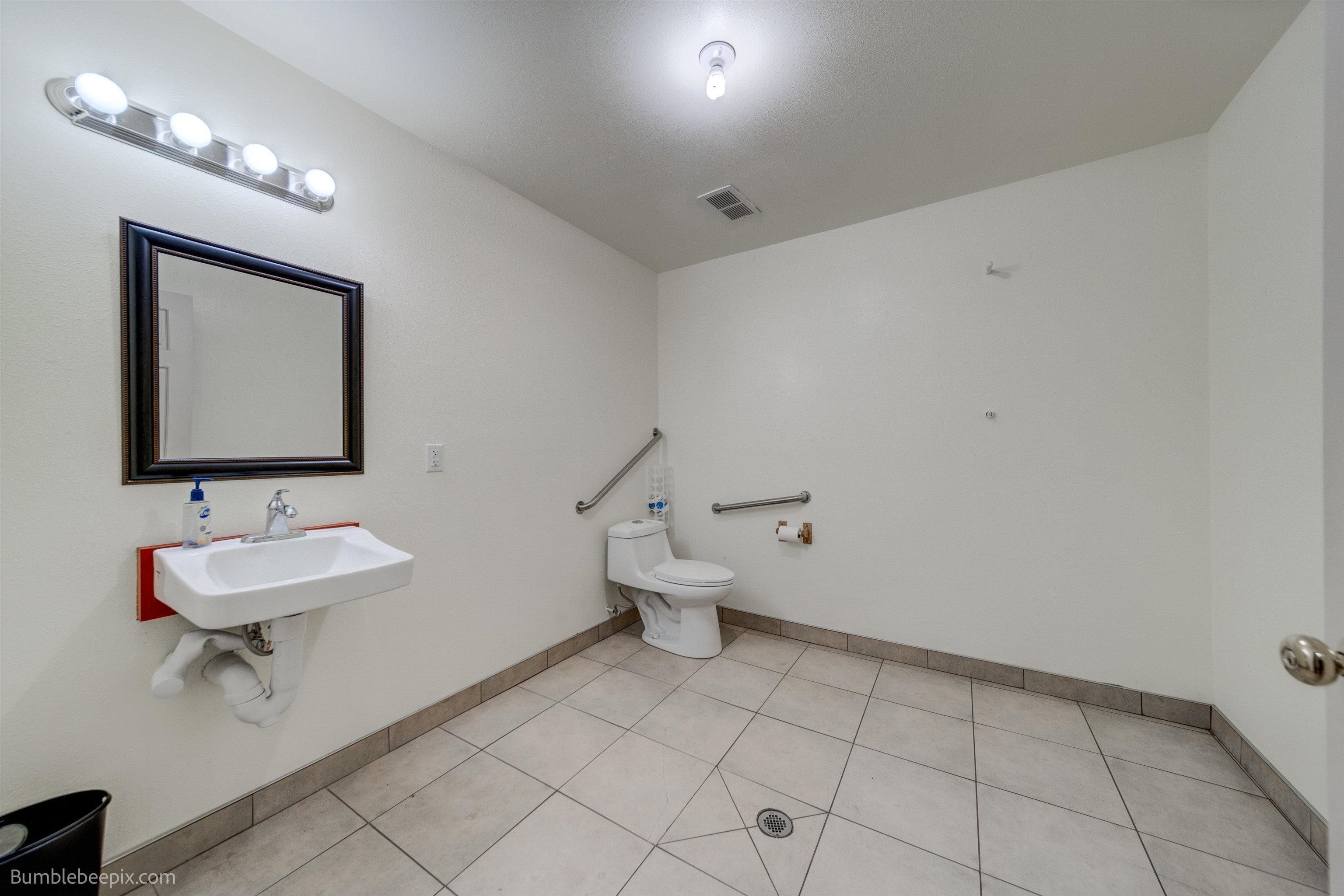 118 E LAKE St - Photo 17