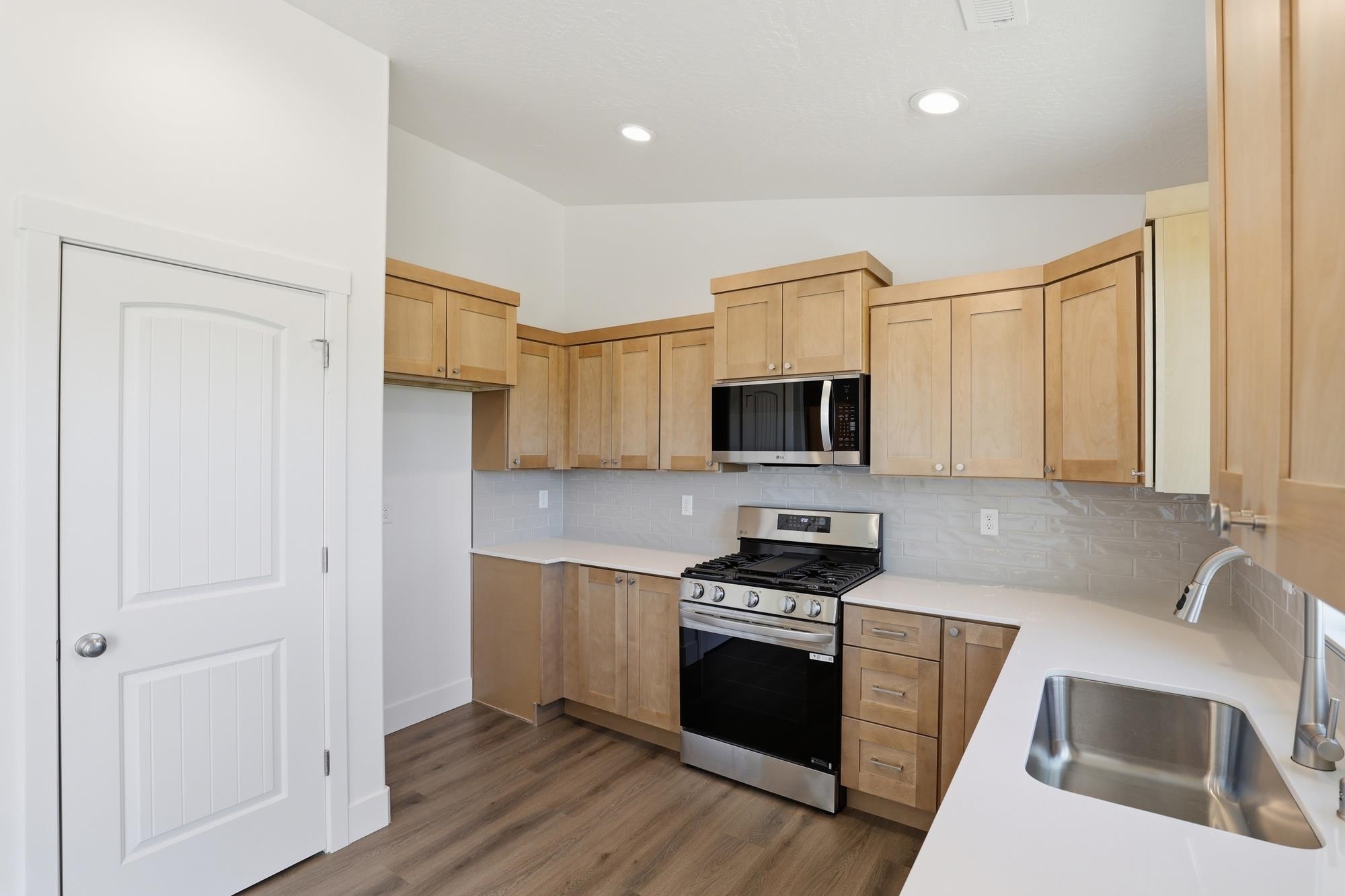 1211 N Layton Ave - Photo 8