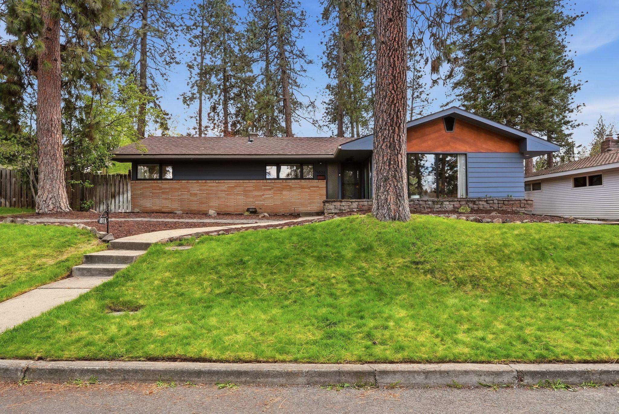 1628 E 36th Ave - Photo 2