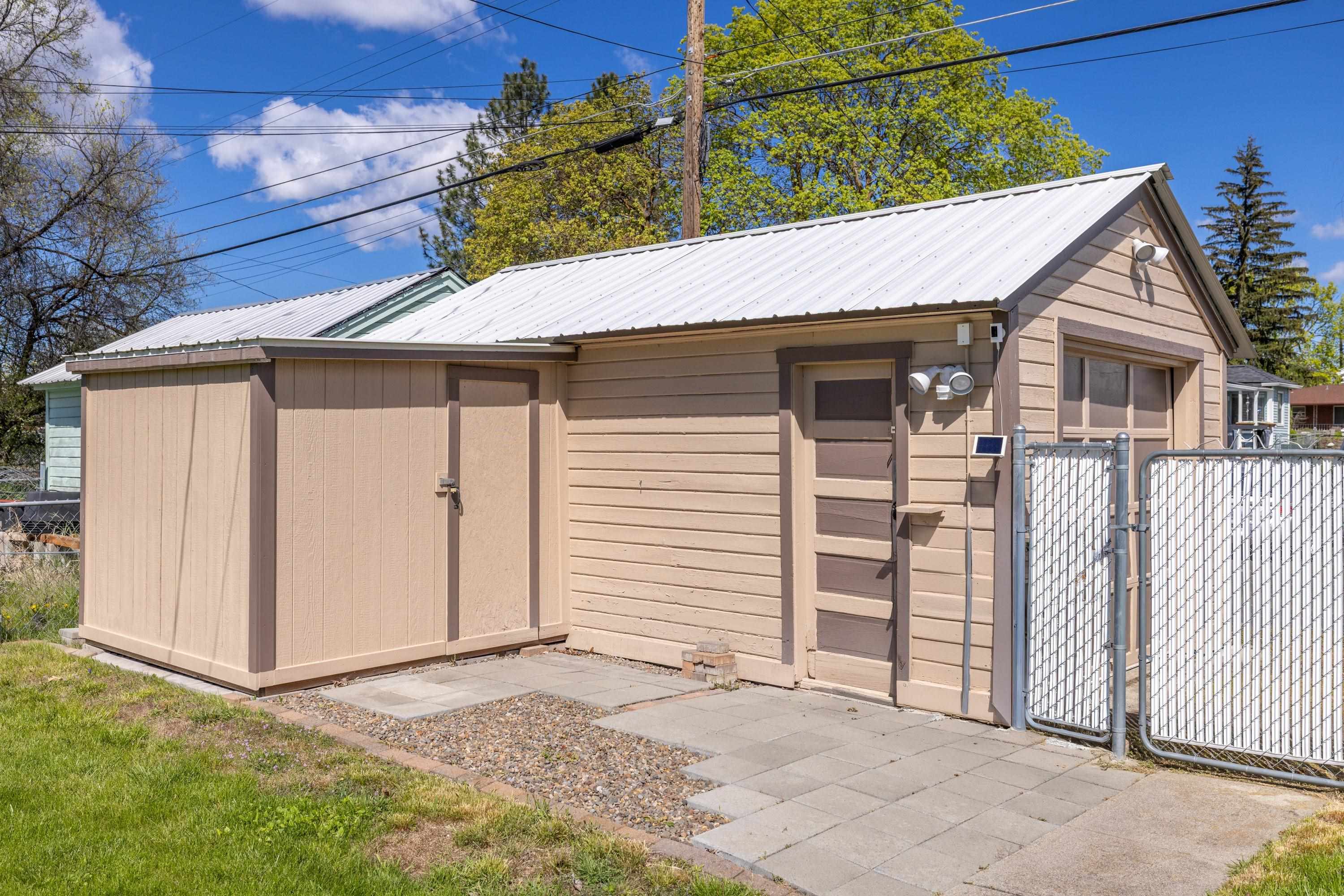 2324 W Providence Ave - Photo 21