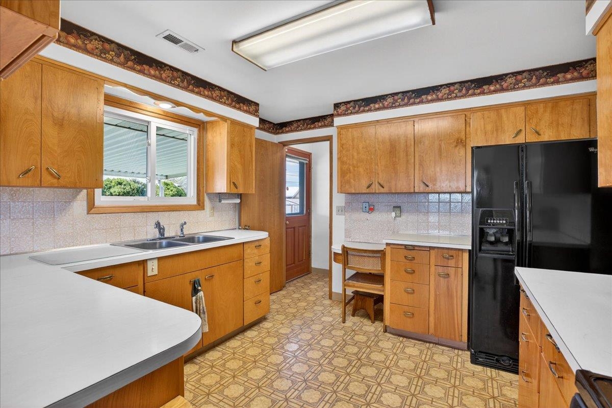 605 W 4th St - Photo 12