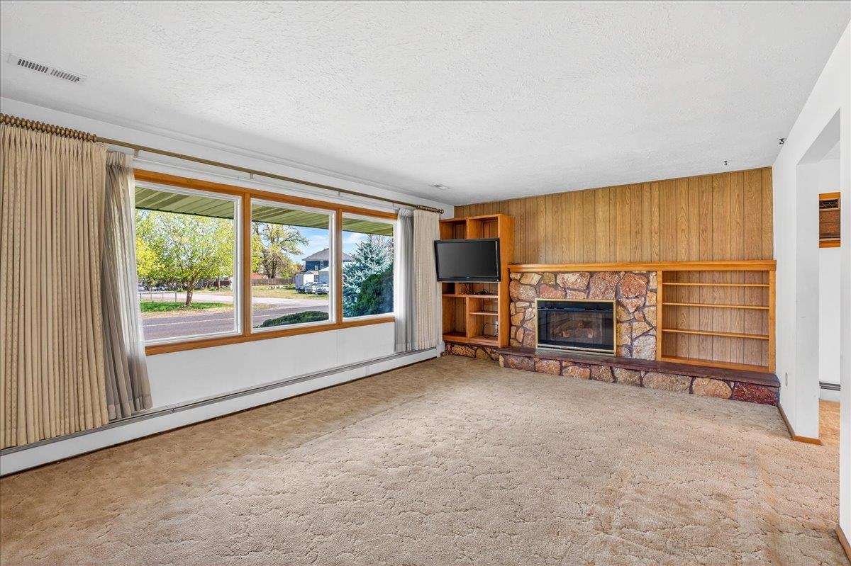 605 W 4th St - Photo 3