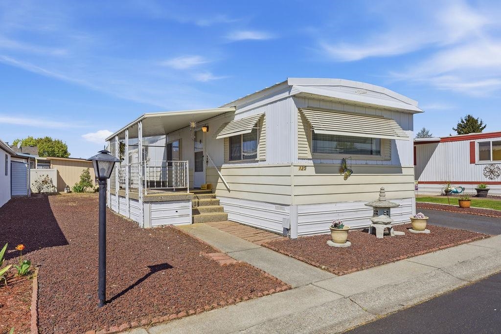 1211 E Lyons Ave - Photo 1
