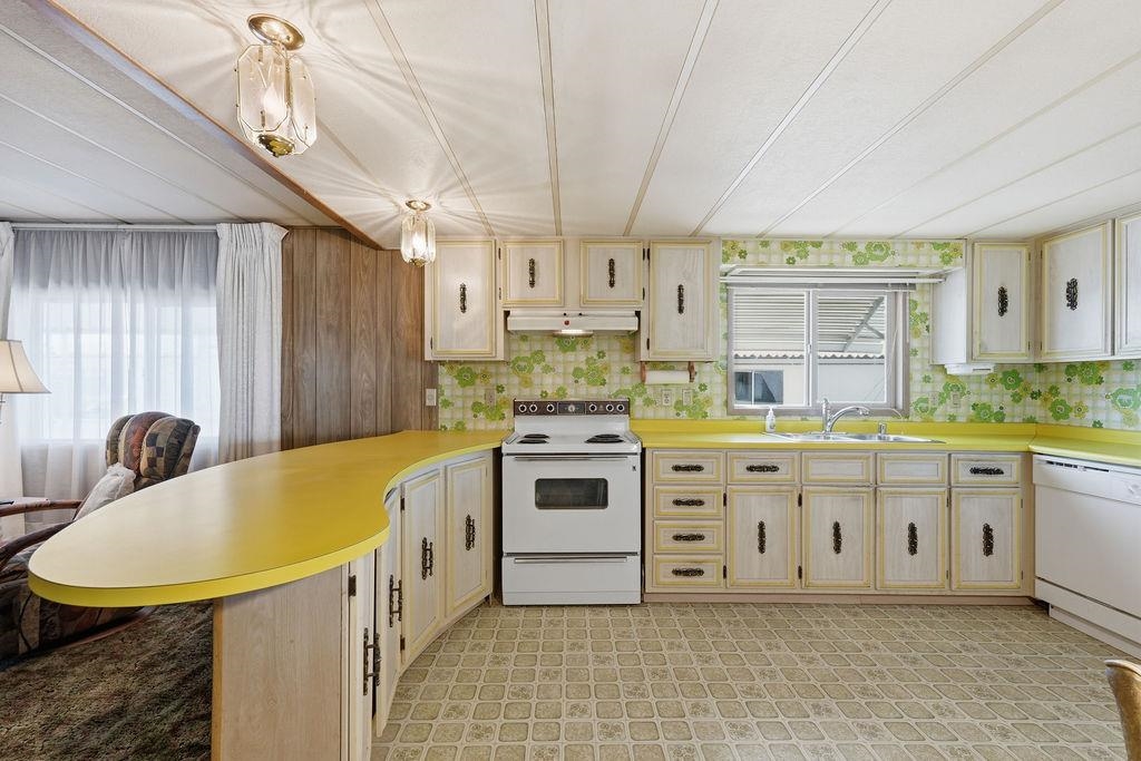 1211 E Lyons Ave - Photo 13