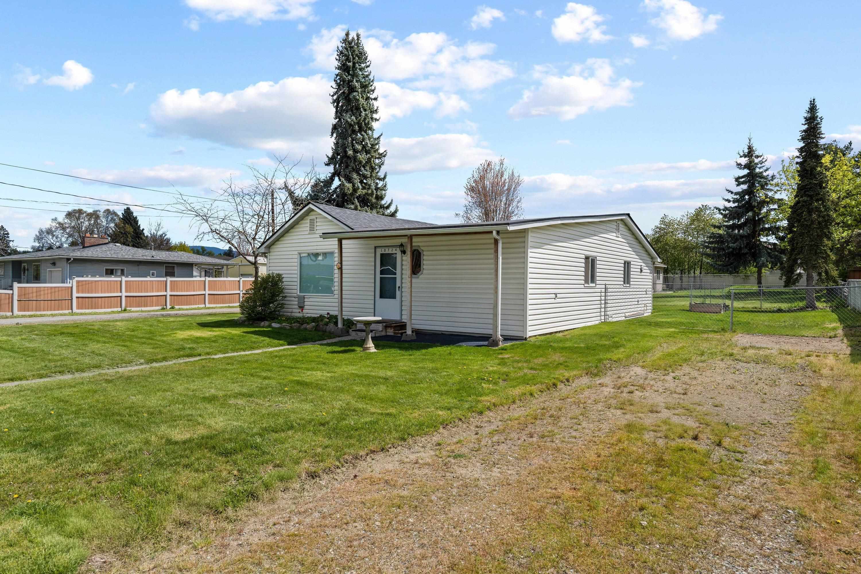 10724 E 12th Ave - Photo 2
