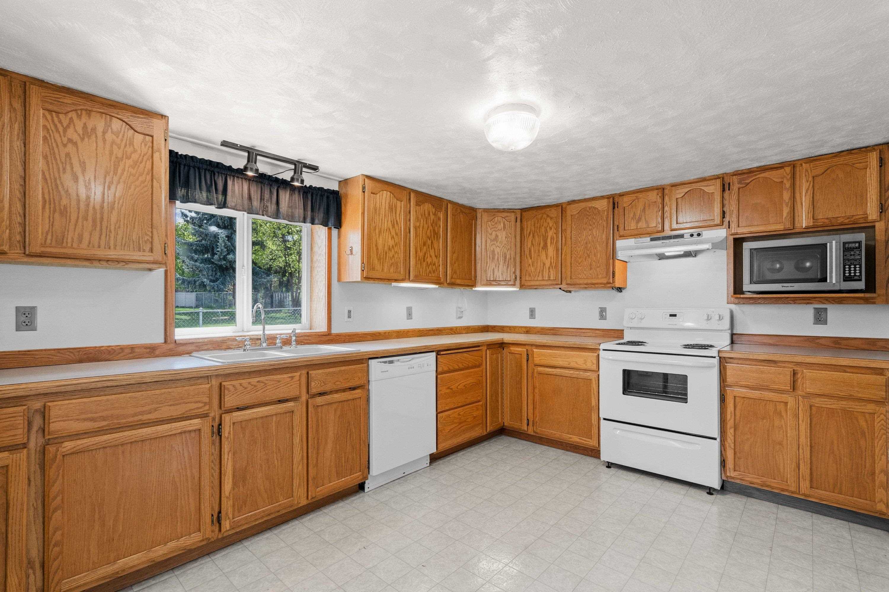 10724 E 12th Ave - Photo 12