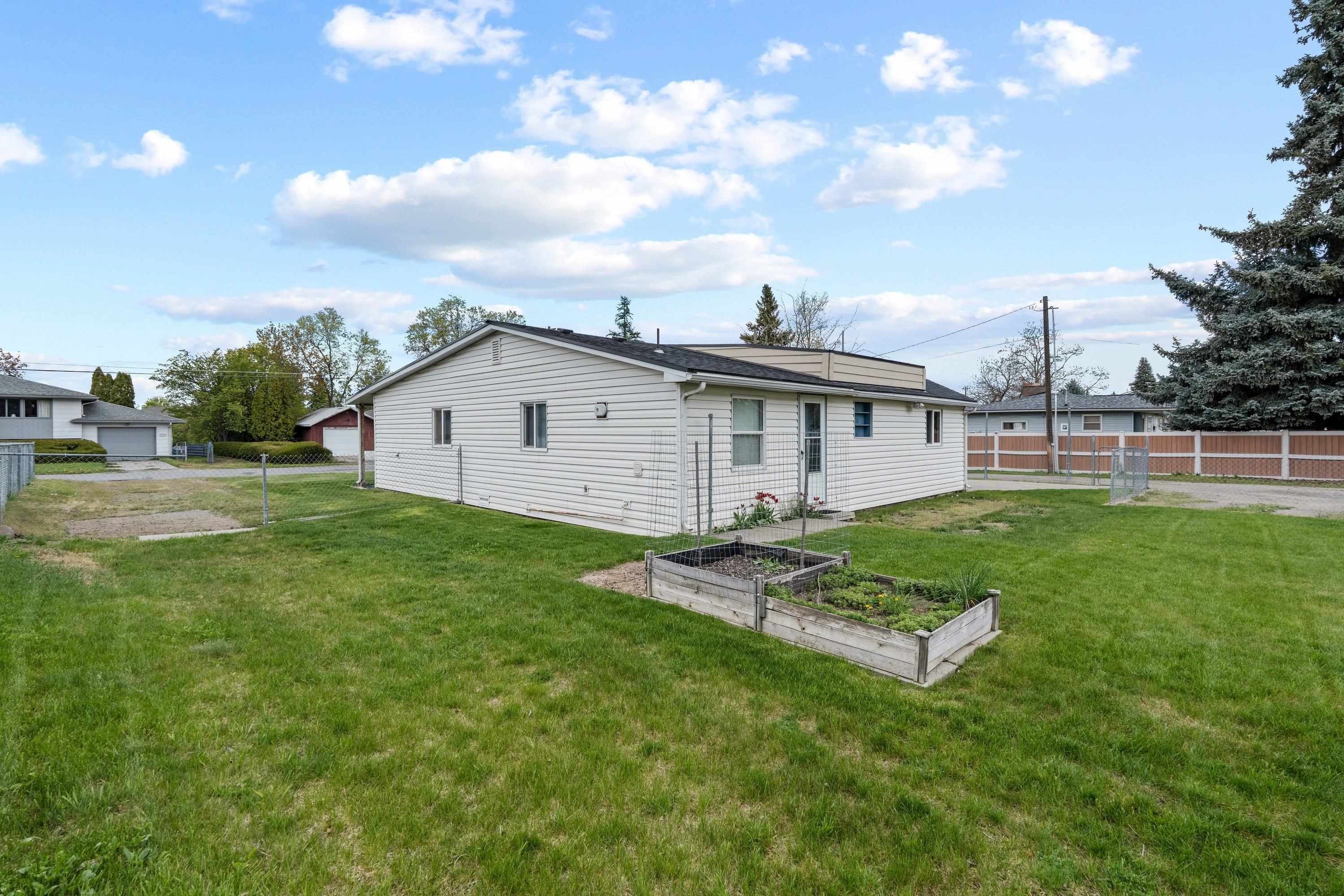 10724 E 12th Ave - Photo 25
