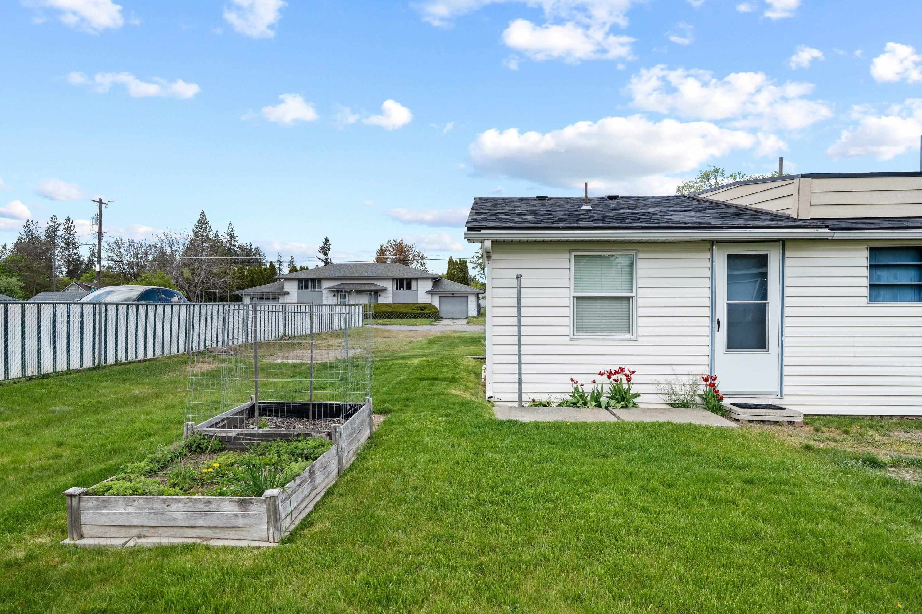 10724 E 12th Ave - Photo 26