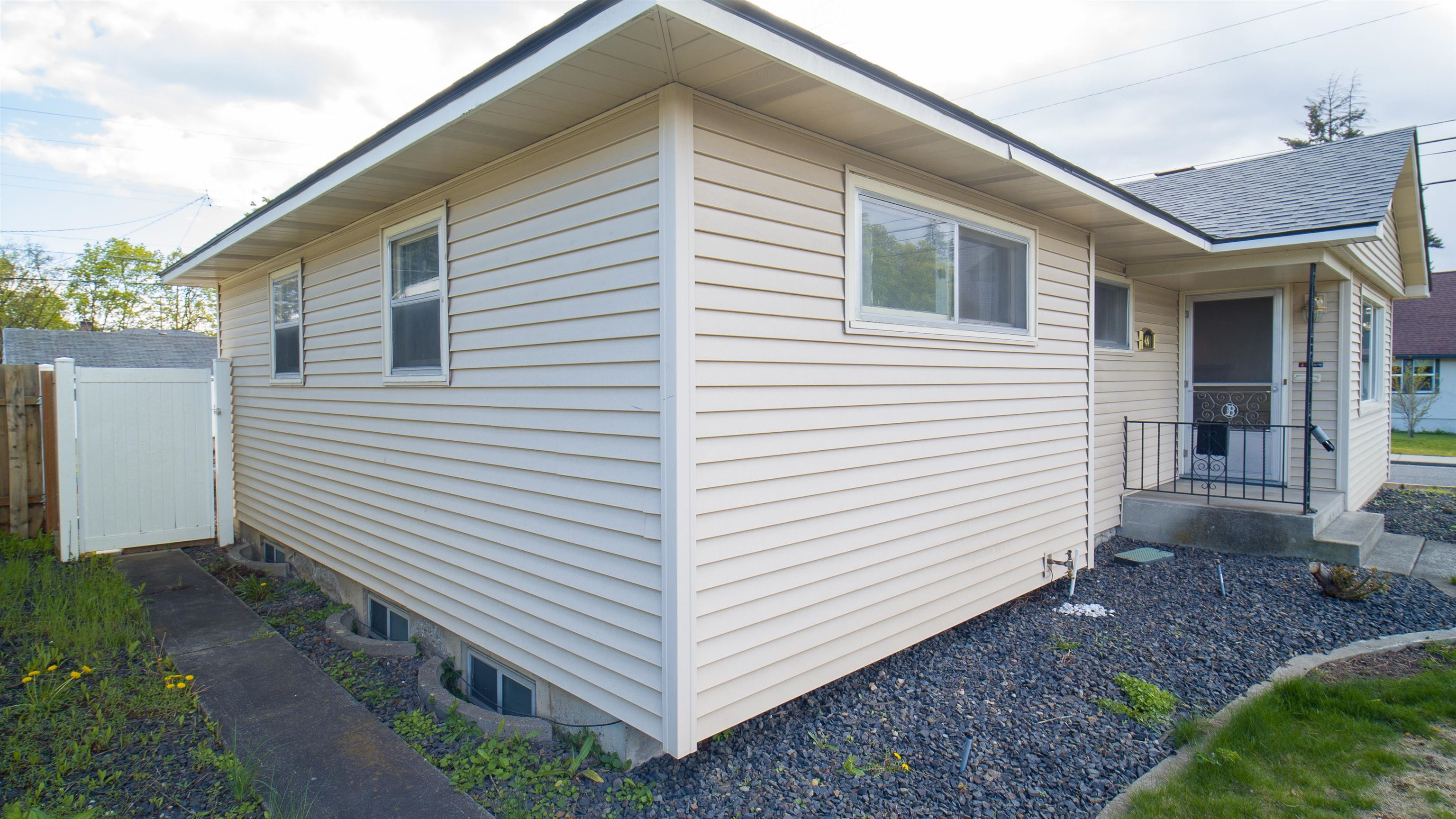 604 E Queen Ave - Photo 3