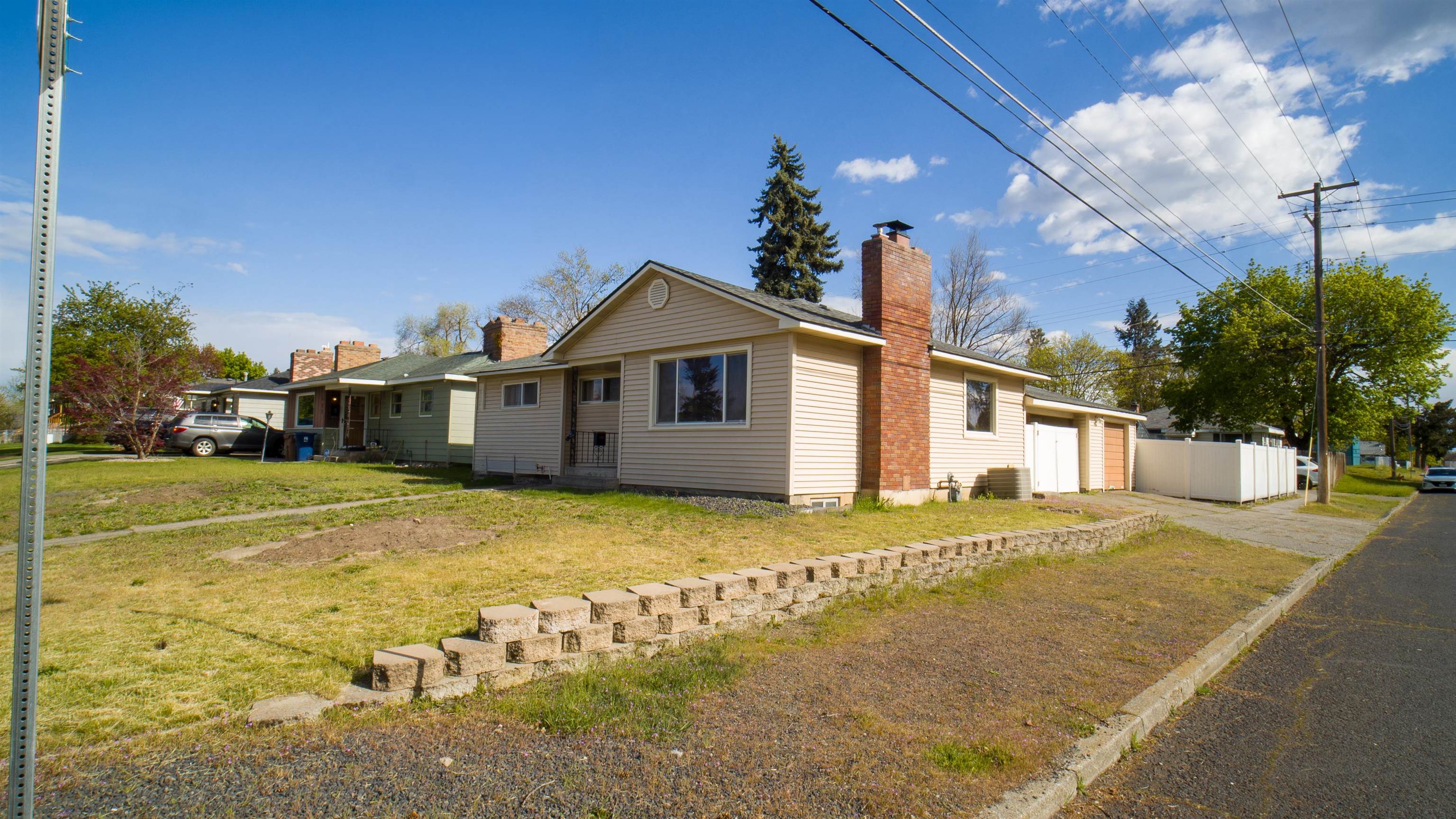 604 E Queen Ave - Photo 4