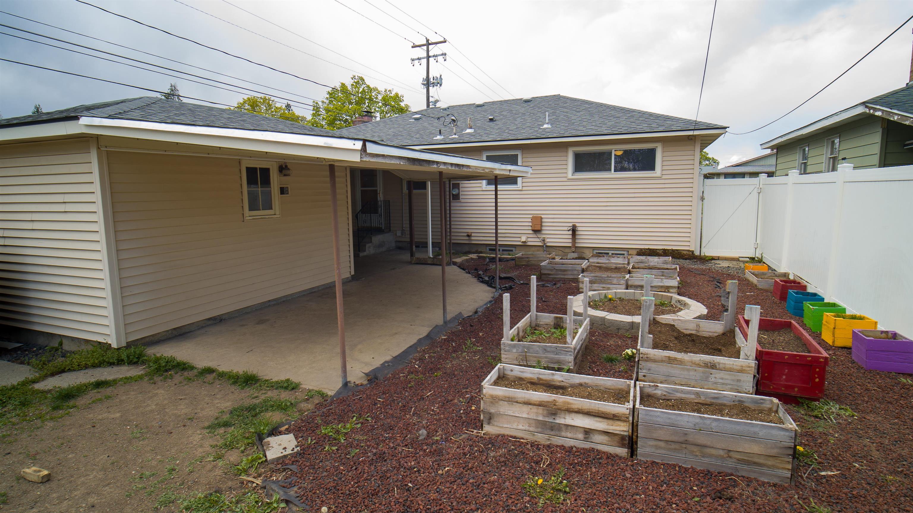 604 E Queen Ave - Photo 40
