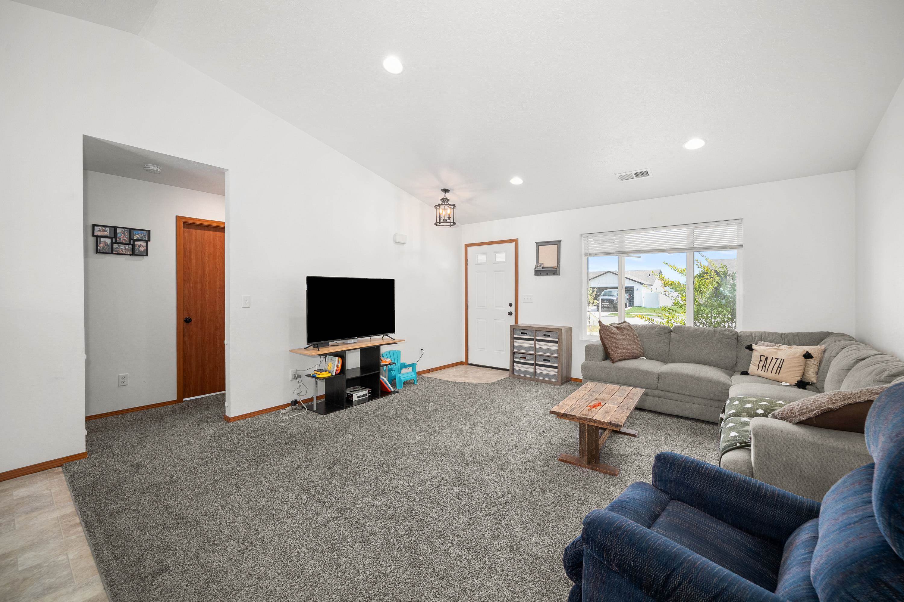 938 S Schnug St - Photo 4