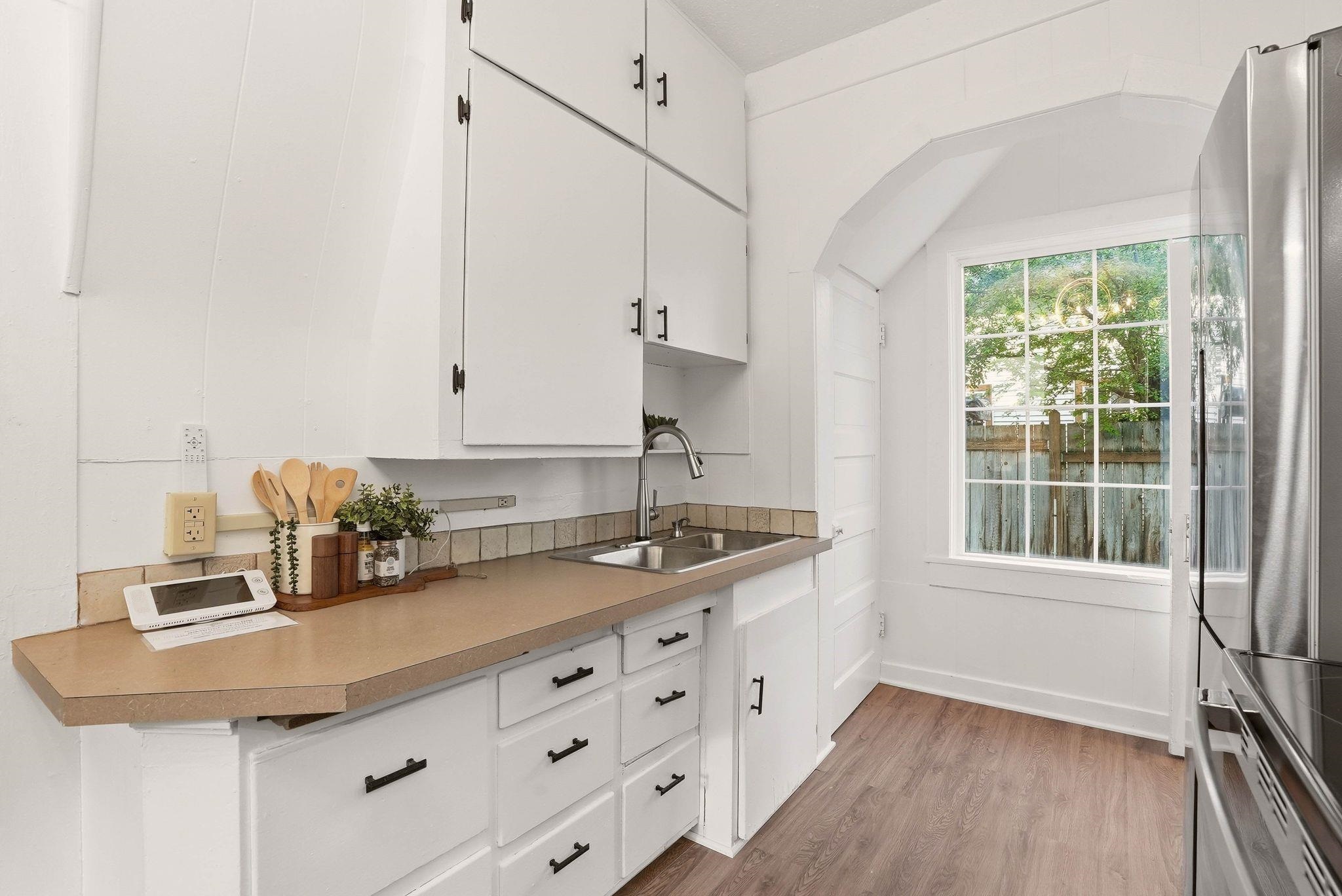 1610 W Wilson Ave - Photo 8
