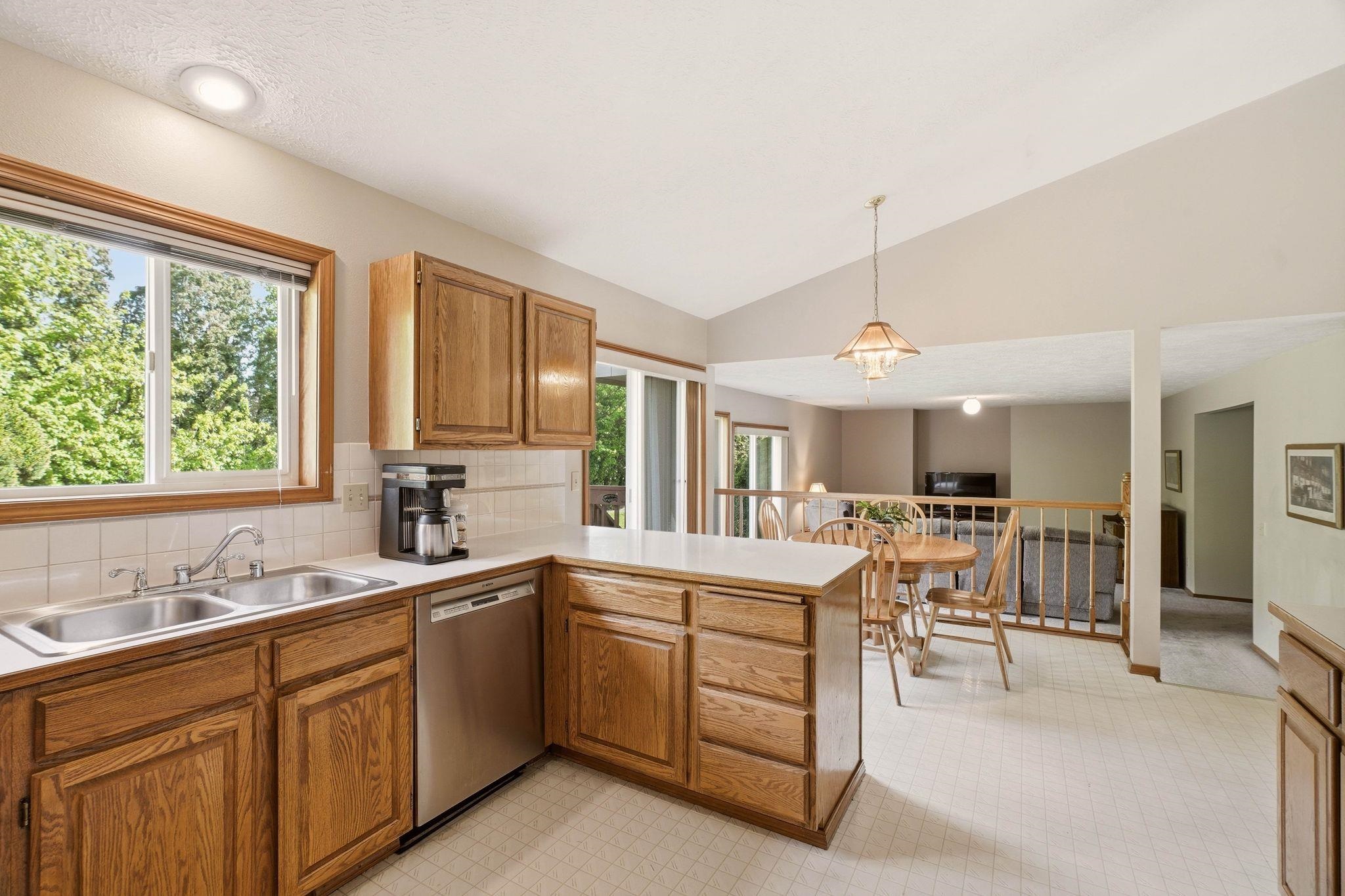 3319 E 65th Ave - Photo 5