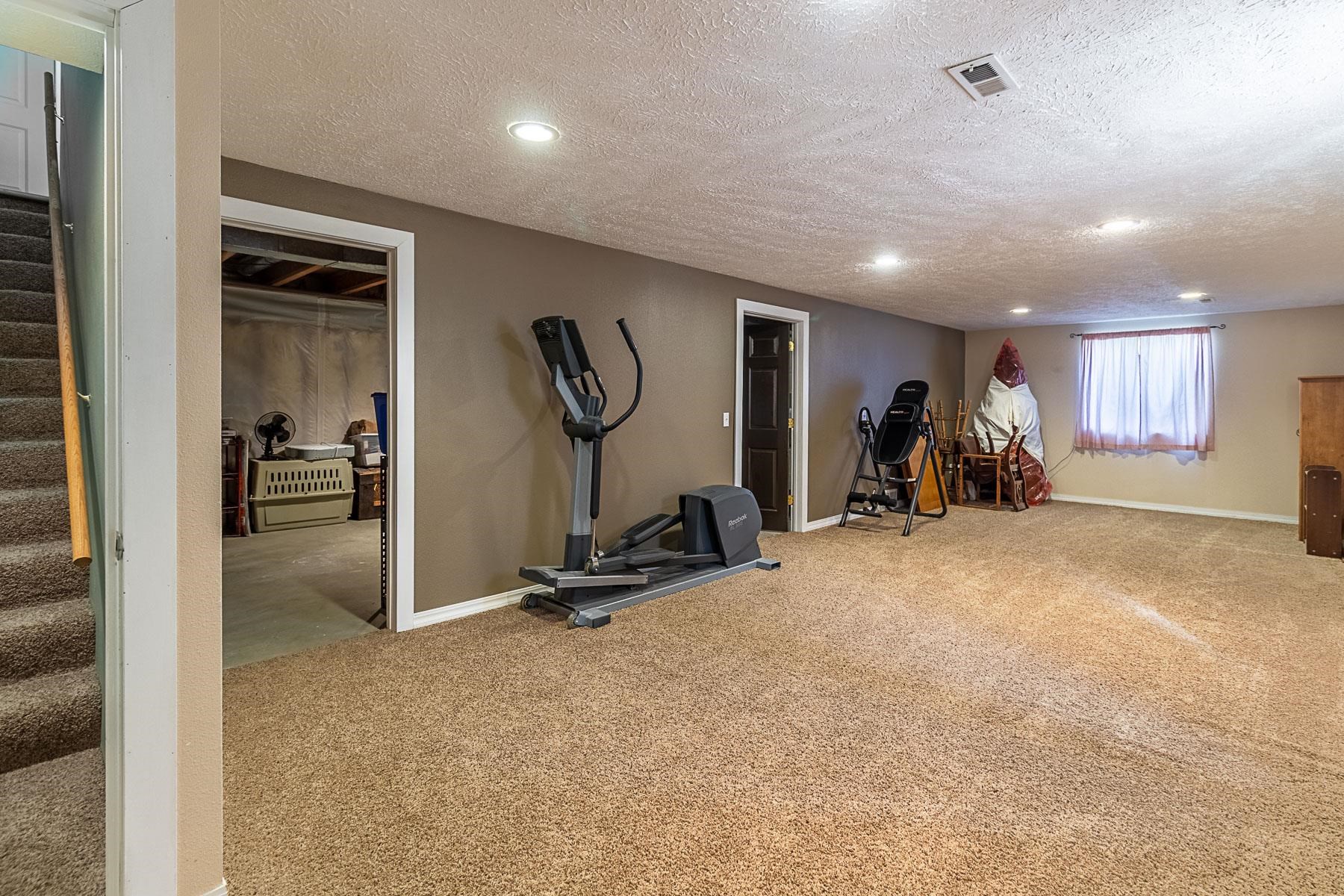 21 W Chattaroy Rd - Photo 28