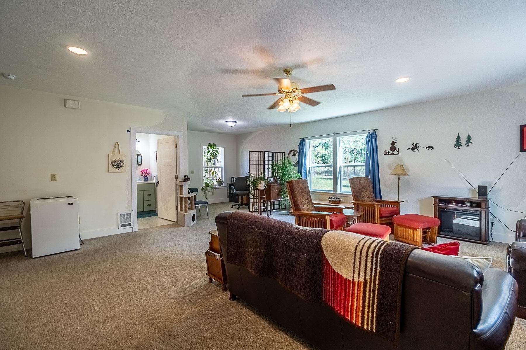 21 W Chattaroy Rd - Photo 39