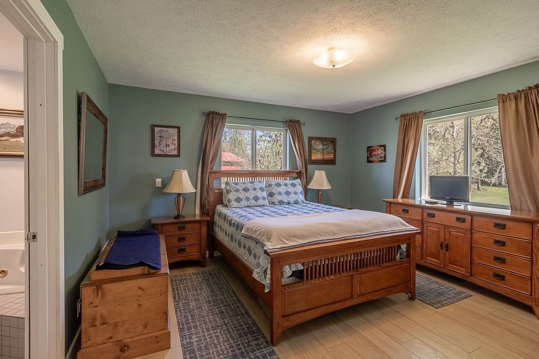 21 W Chattaroy Rd - Photo 8
