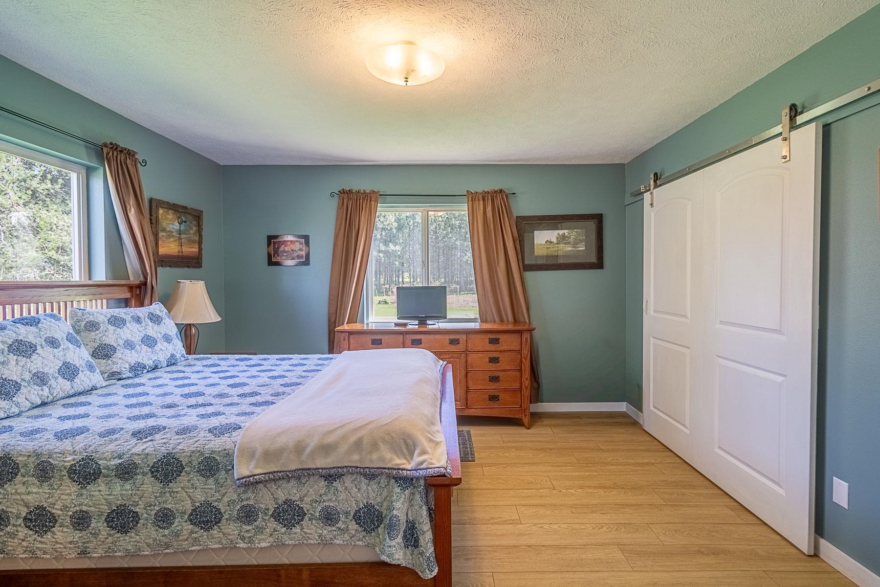 21 W Chattaroy Rd - Photo 9