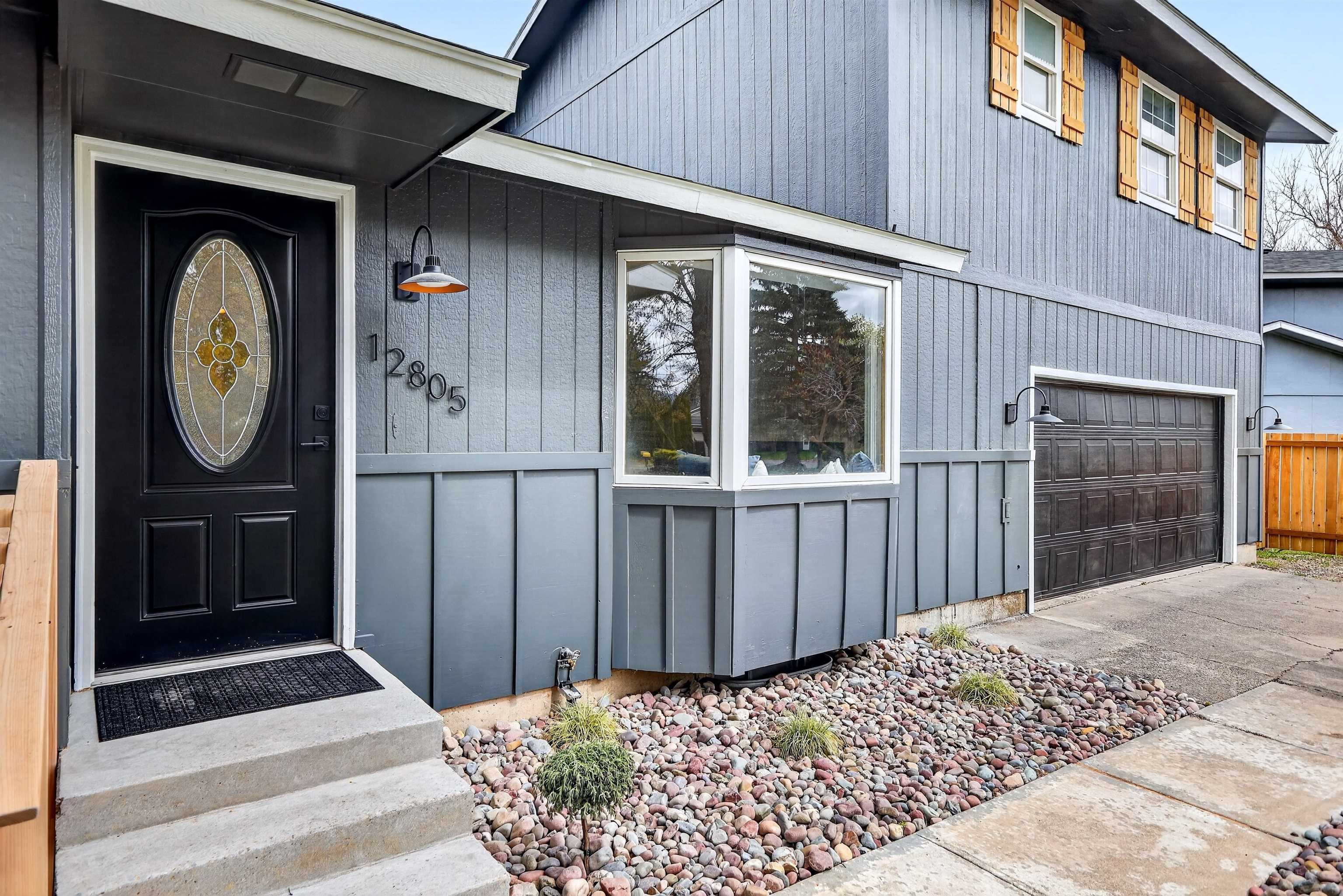 12805 E 29TH Ave - Photo 2