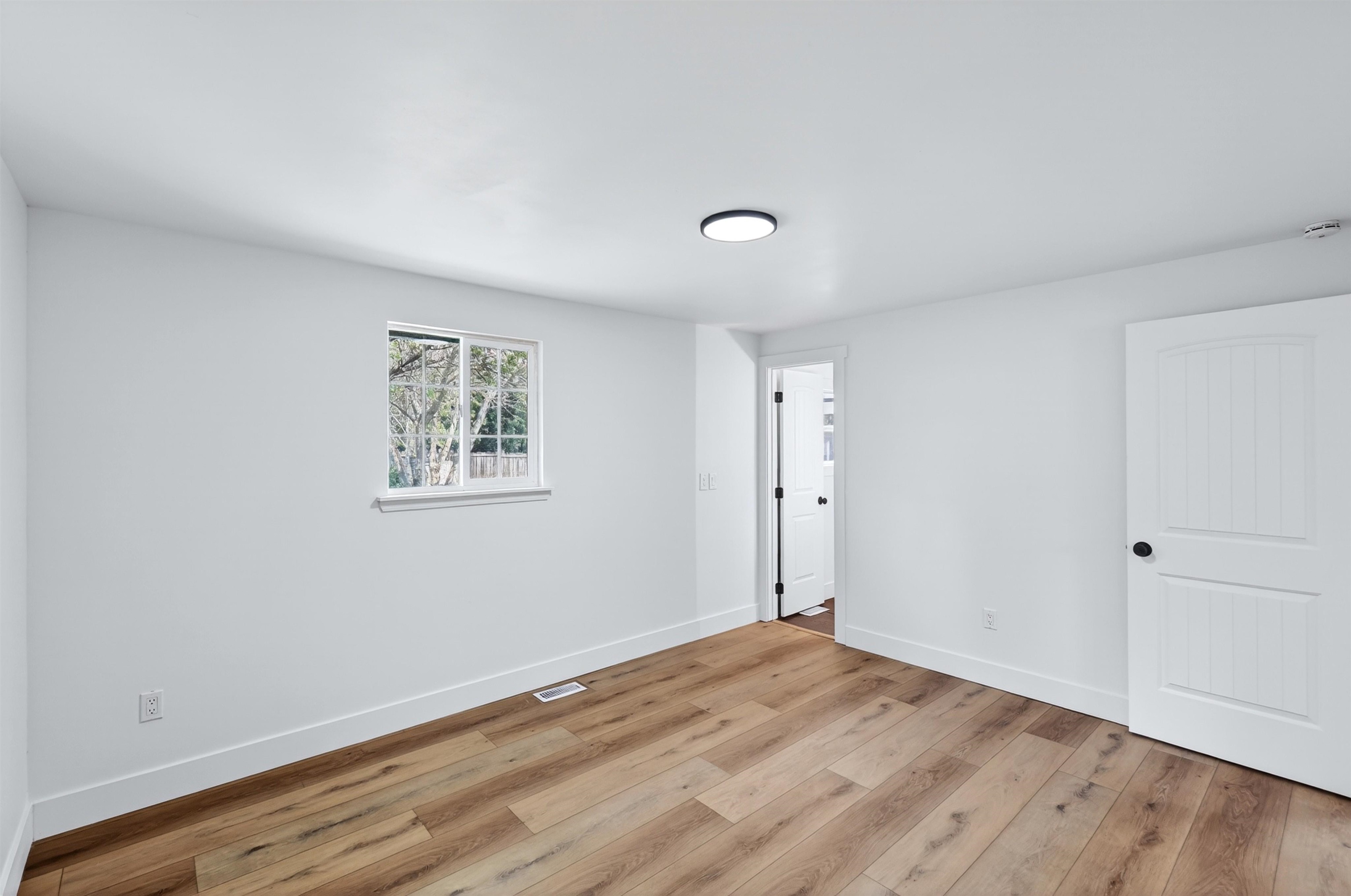 12805 E 29TH Ave - Photo 17