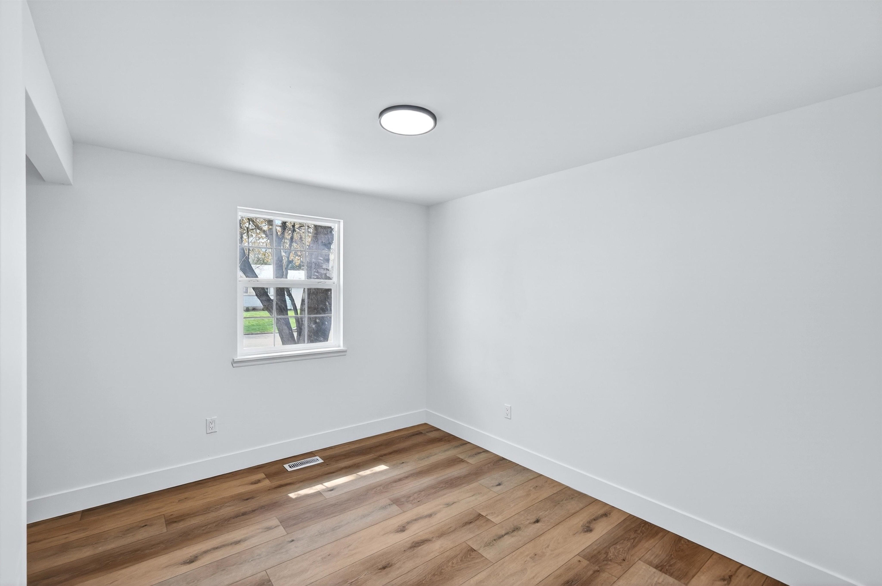 12805 E 29TH Ave - Photo 18