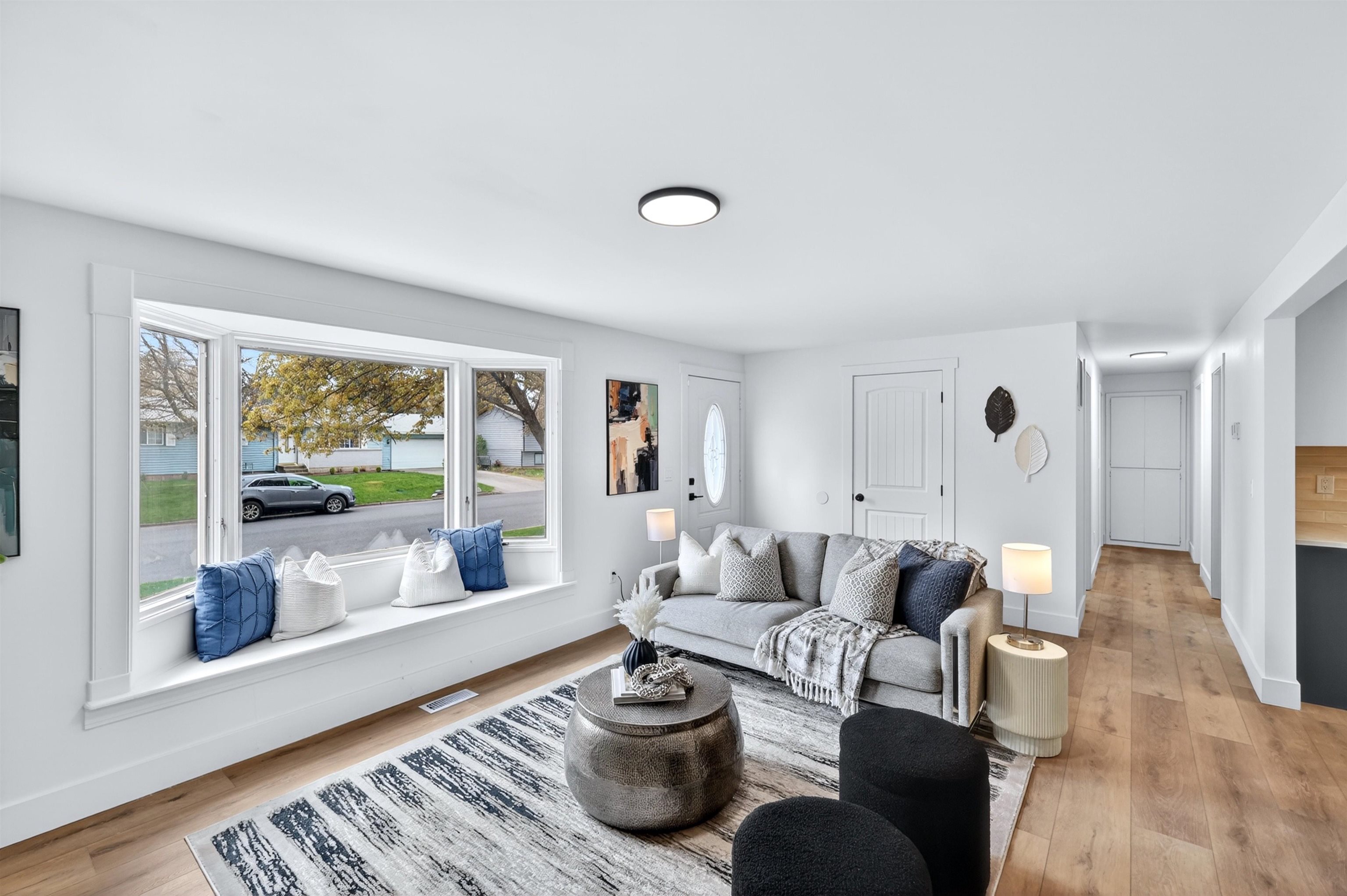 12805 E 29TH Ave - Photo 4