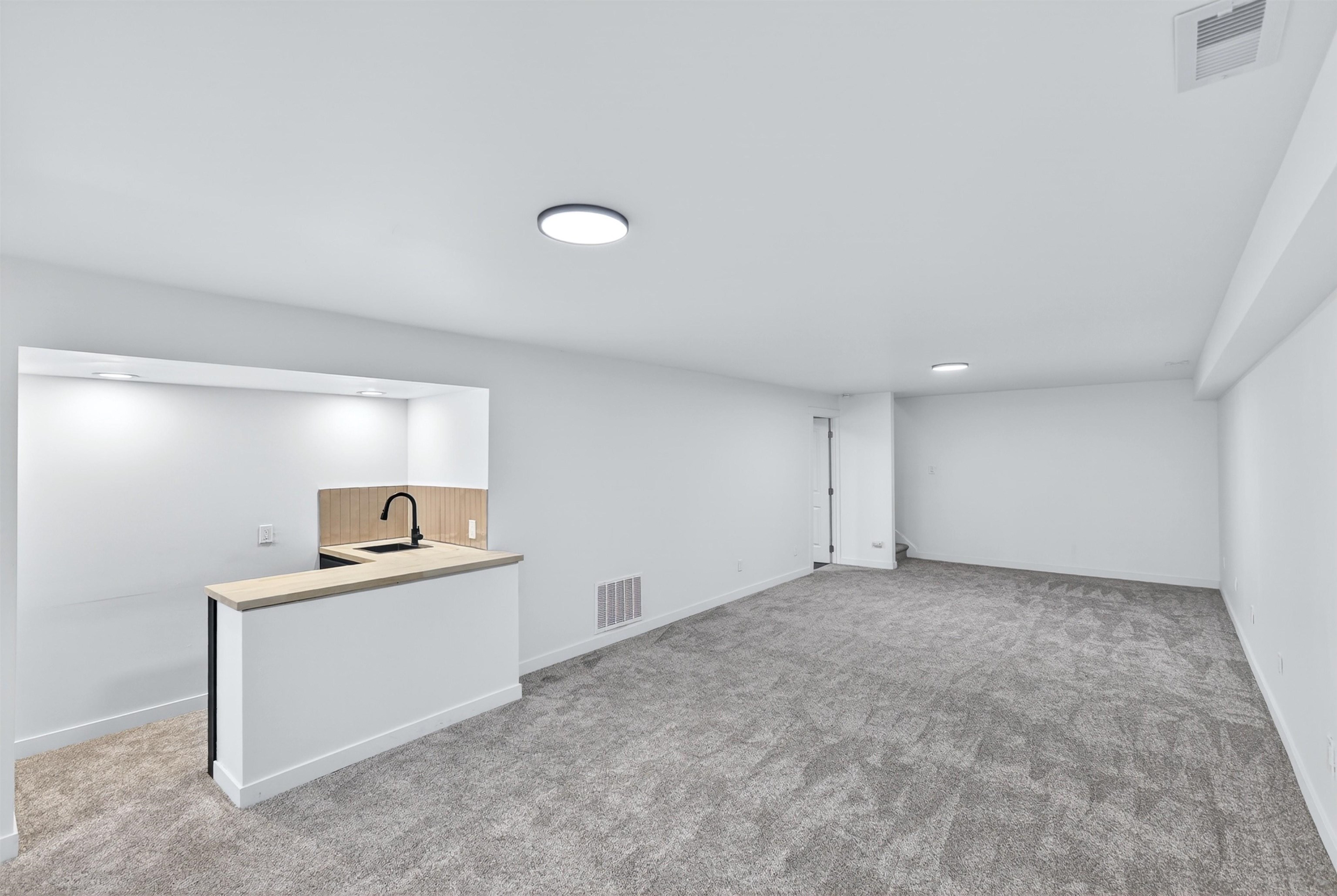 12805 E 29TH Ave - Photo 36