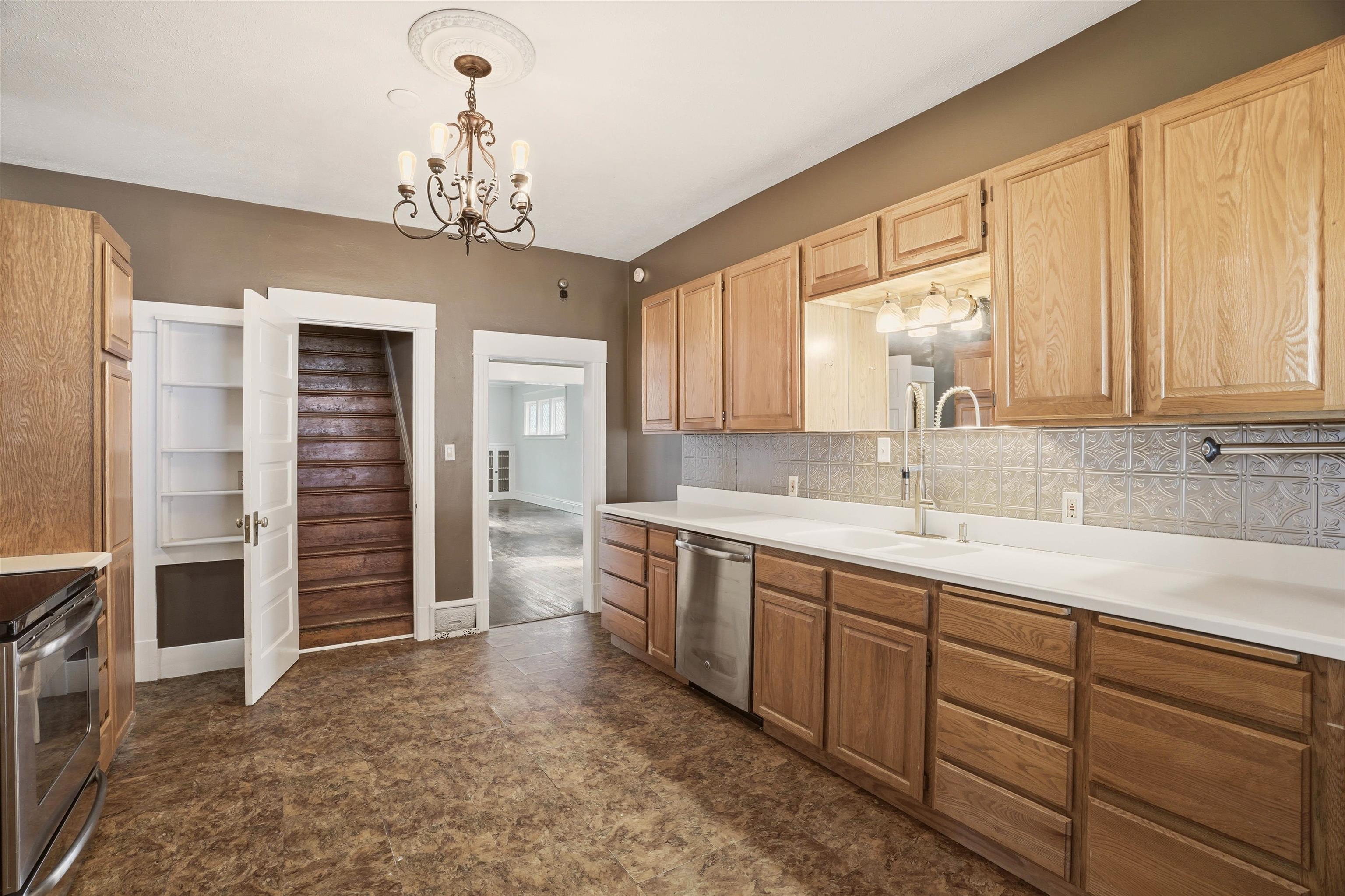 1613 W 11th Ave - Photo 16