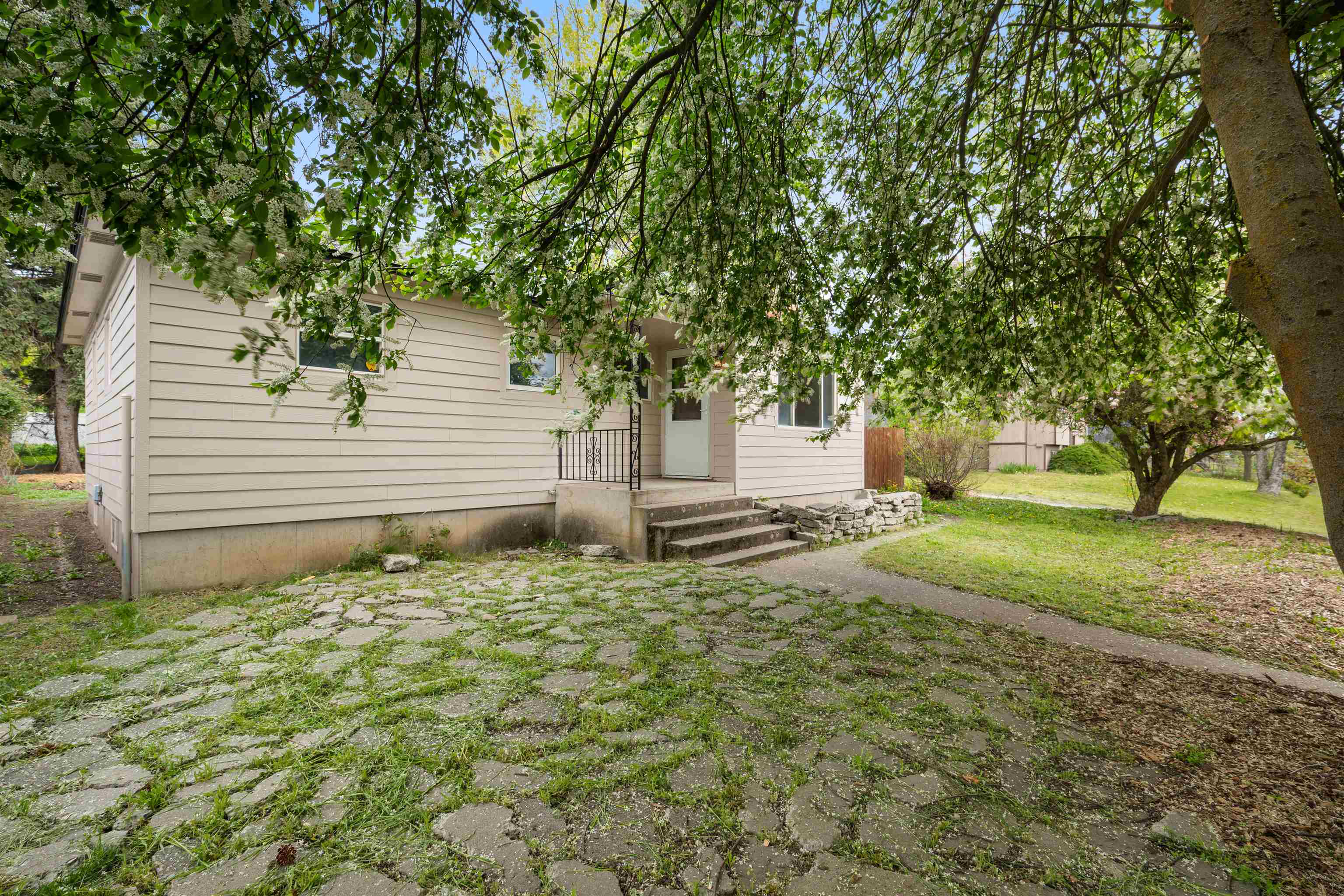 4139 E Frederick Ave - Photo 2