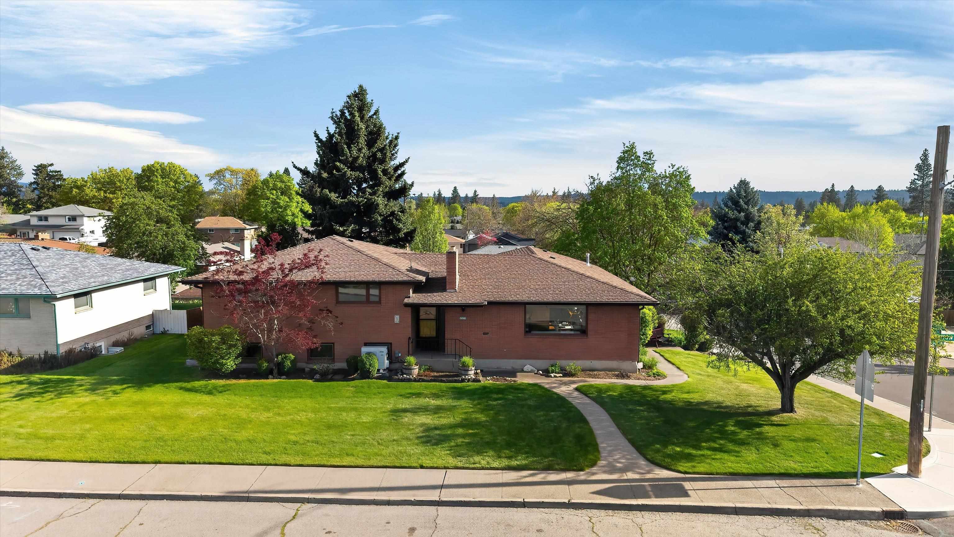 2337 W Longfellow Ave - Photo 1