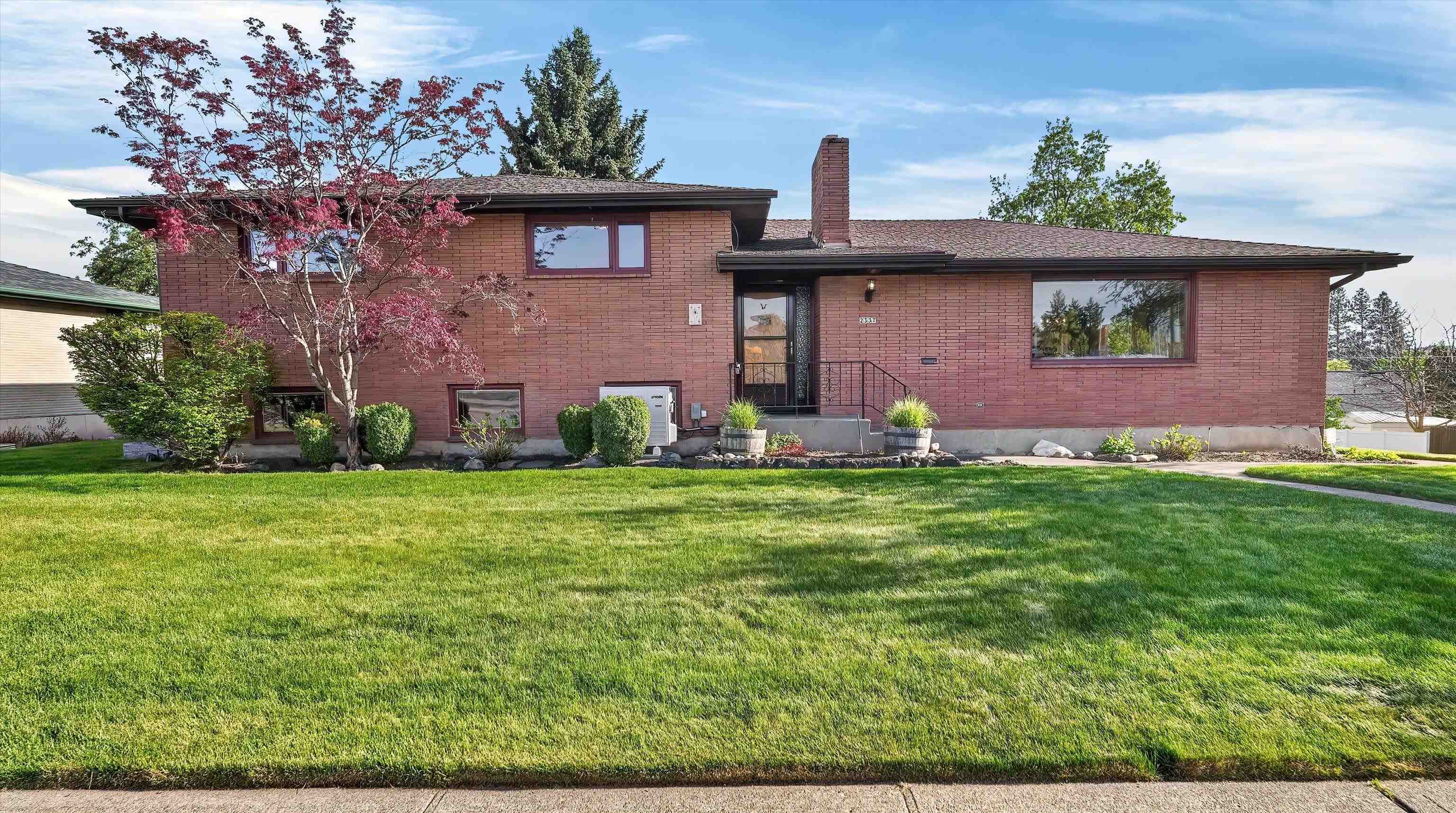 2337 W Longfellow Ave - Photo 2